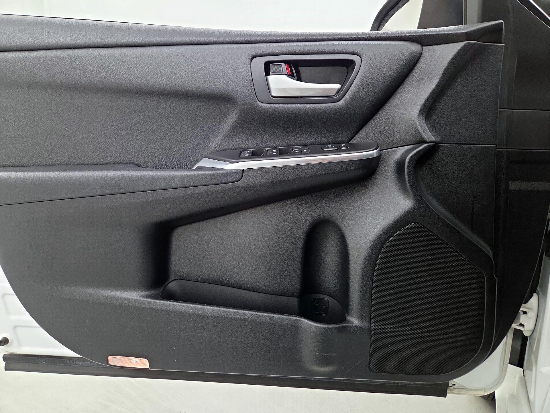 Thumbnail: 2017 Toyota Camry - 12