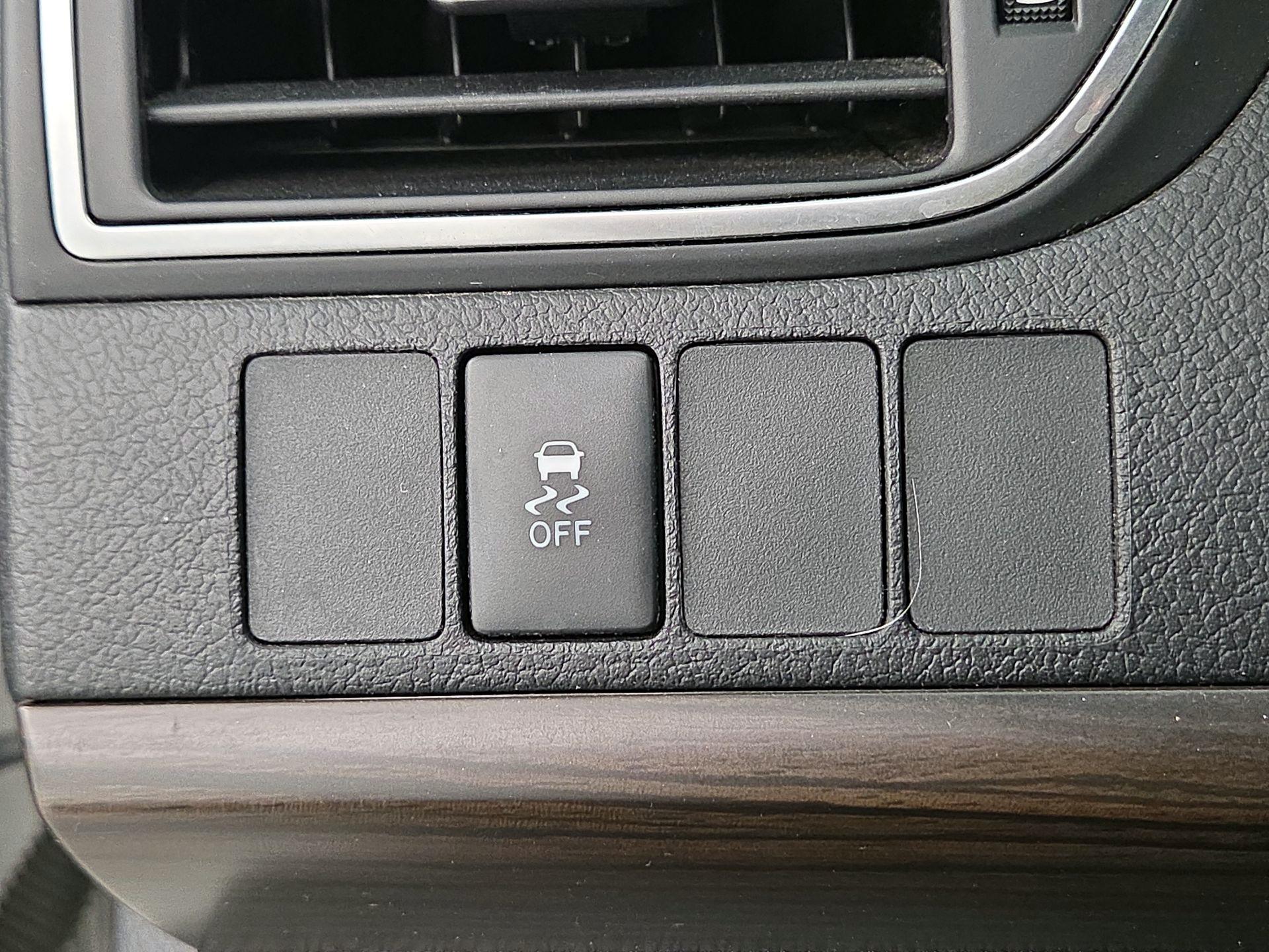 Thumbnail: 2017 Toyota Camry - 13