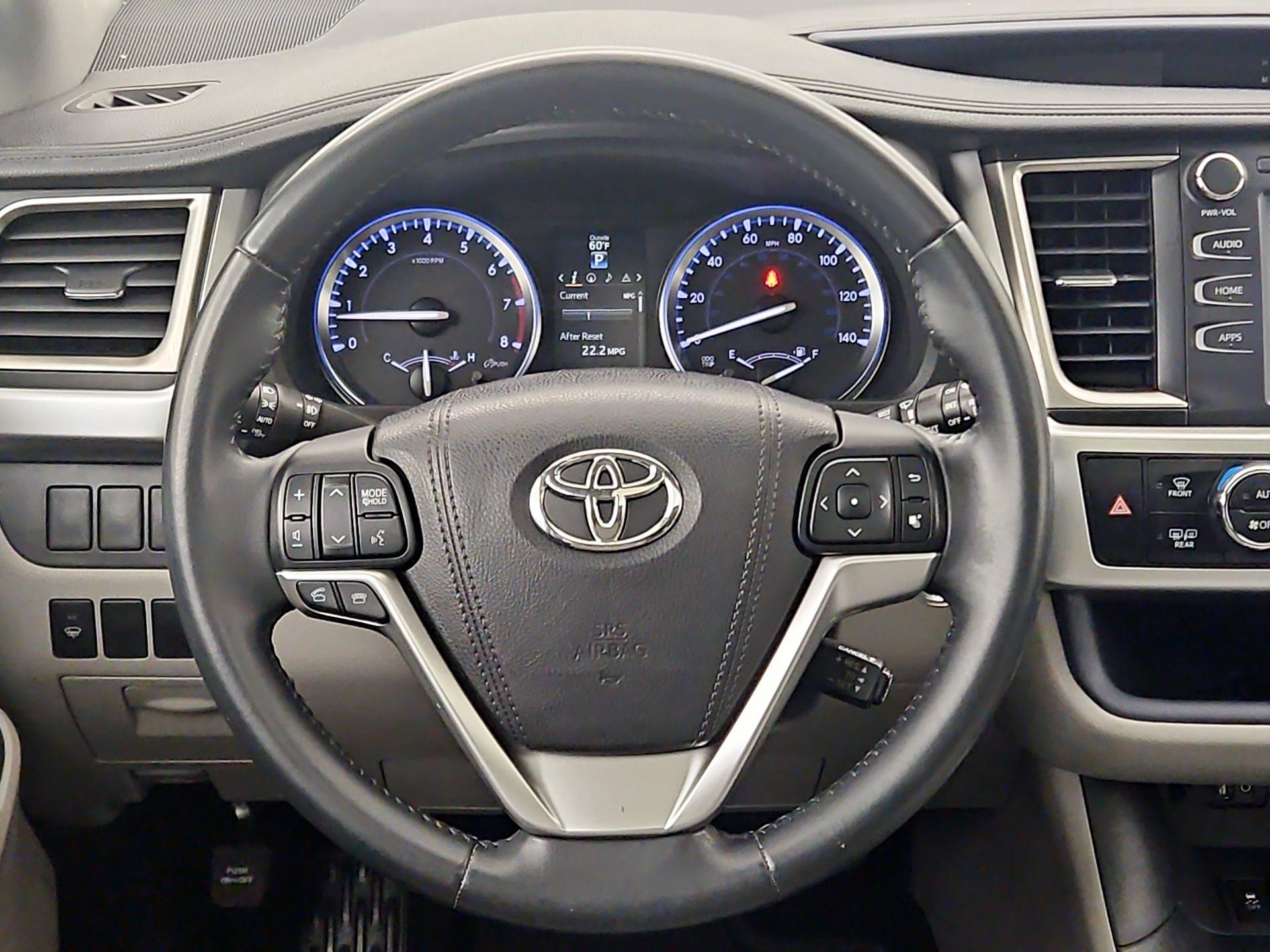 Thumbnail: 2016 Toyota Highlander - 10