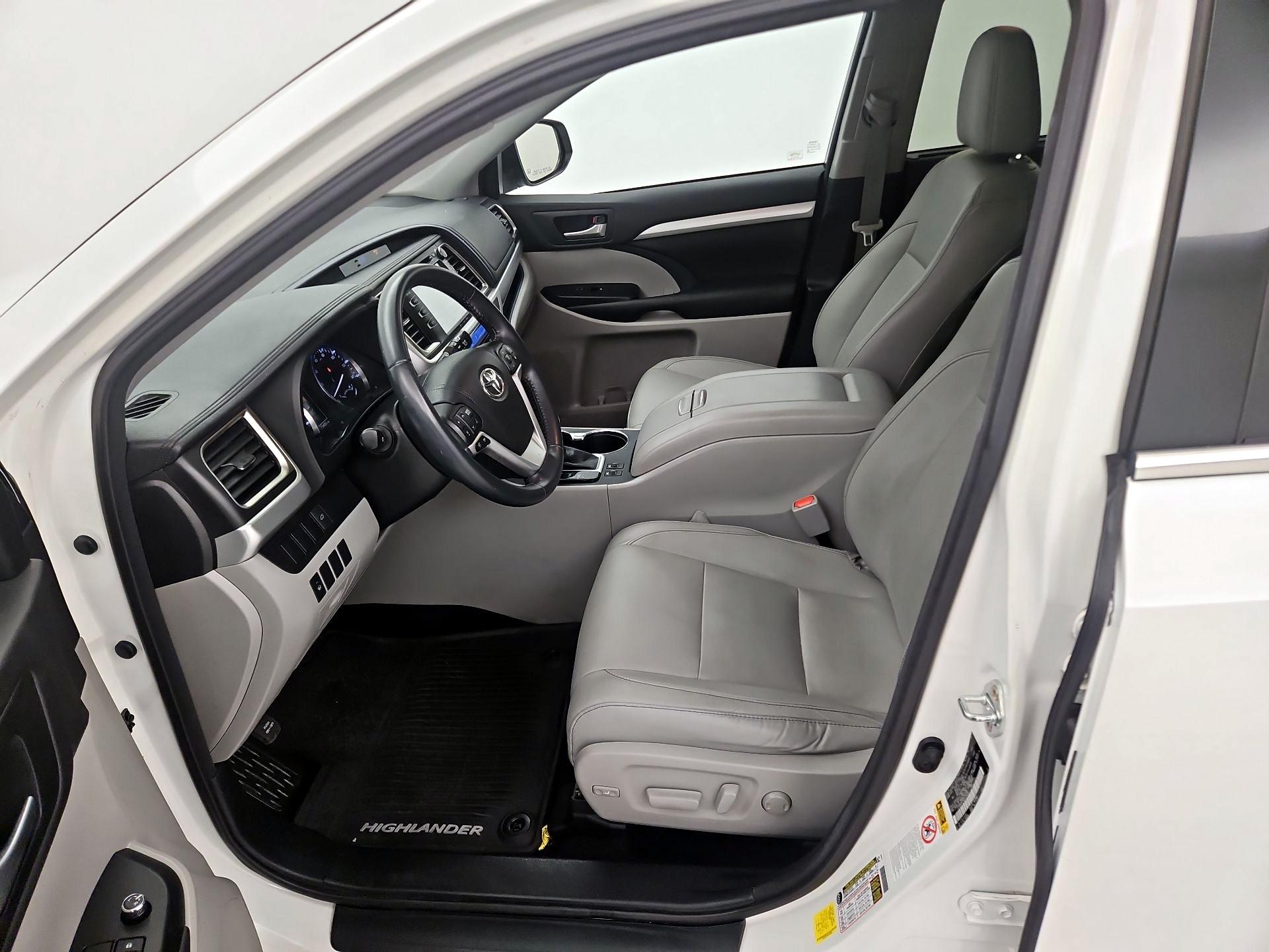 Thumbnail: 2016 Toyota Highlander - 11