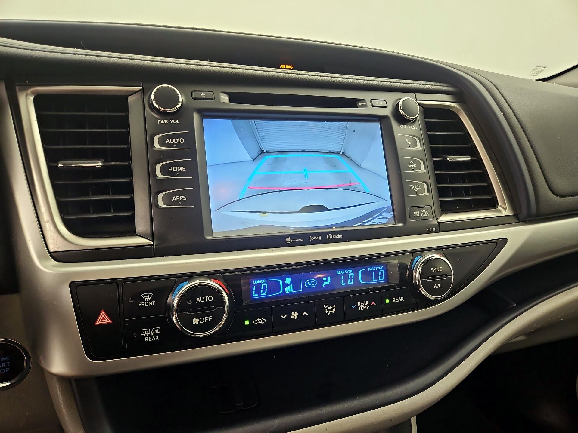 Thumbnail: 2016 Toyota Highlander - 14