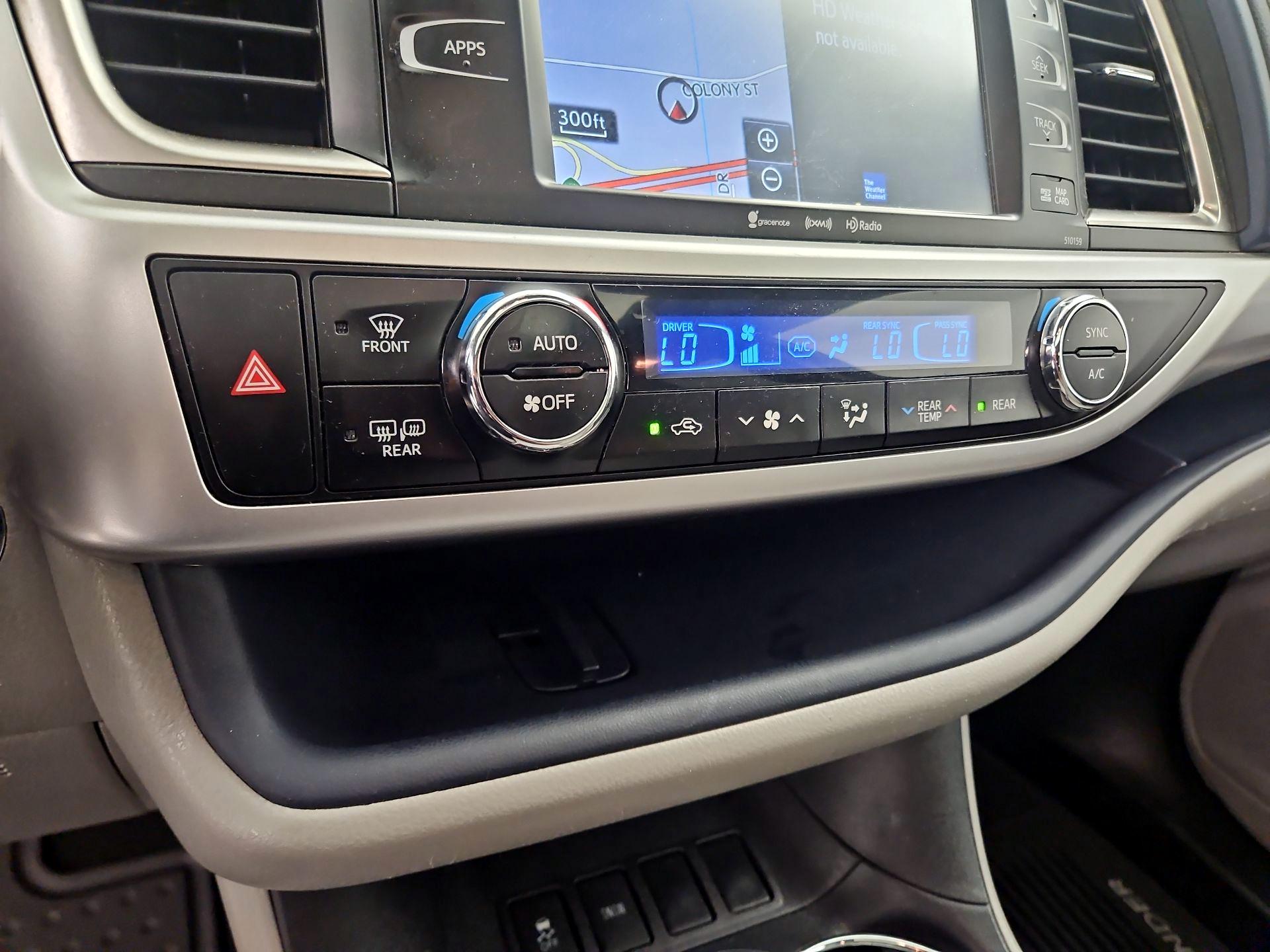 Thumbnail: 2016 Toyota Highlander - 16
