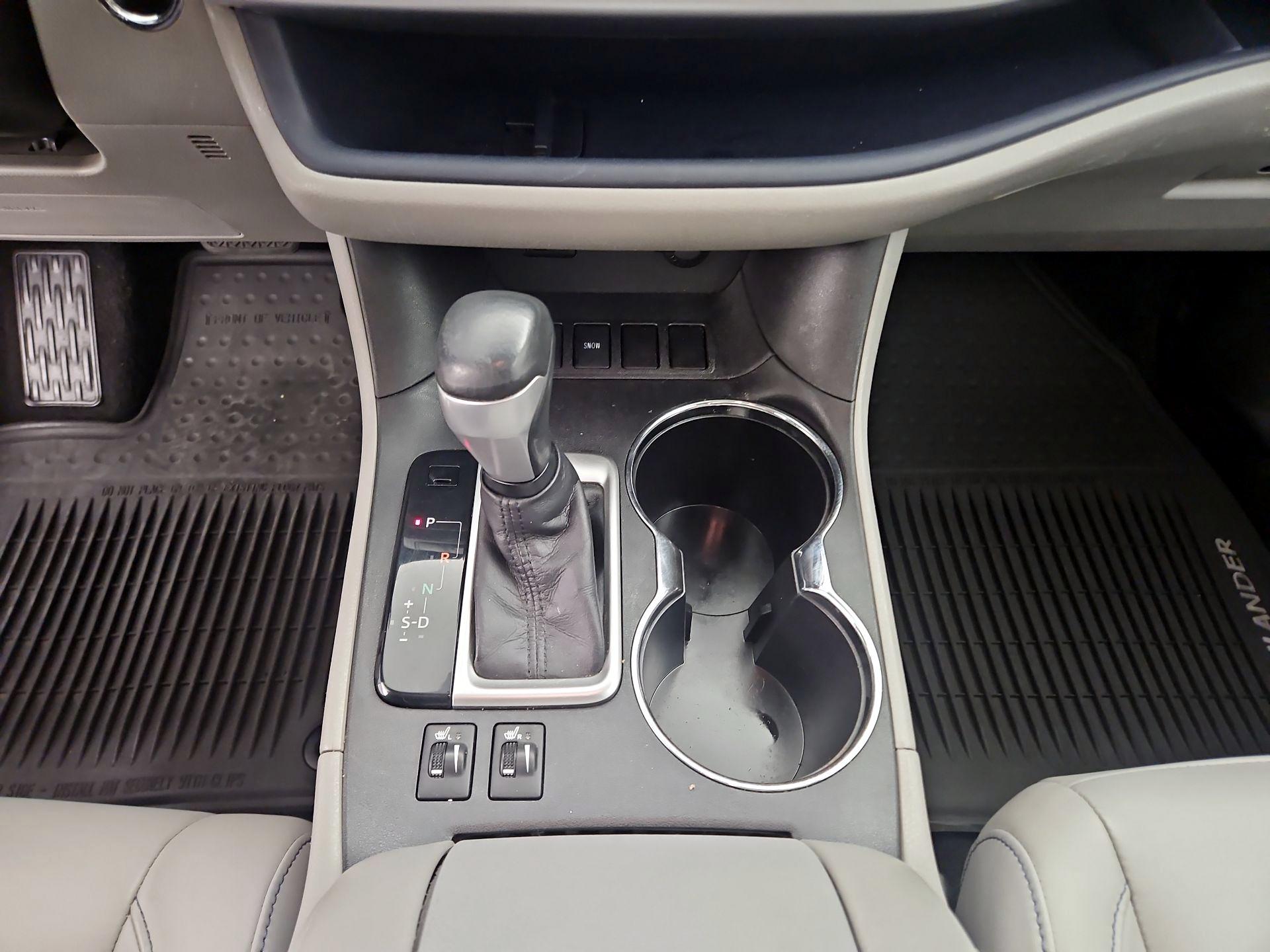 Thumbnail: 2016 Toyota Highlander - 17