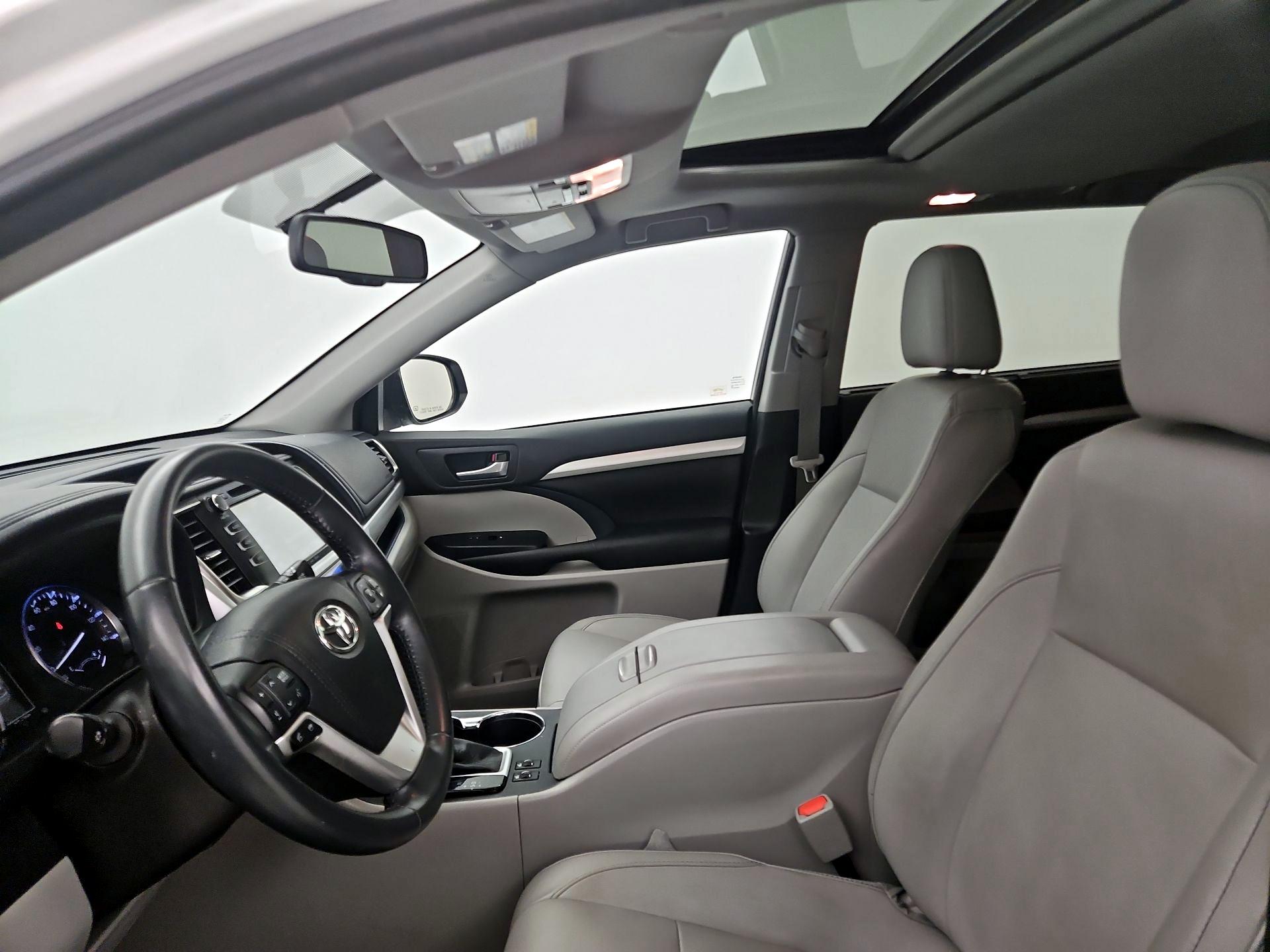 Thumbnail: 2016 Toyota Highlander - 19