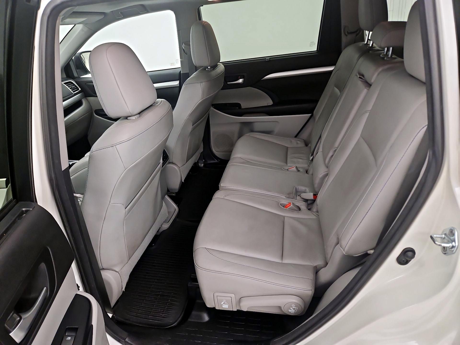 Thumbnail: 2016 Toyota Highlander - 20