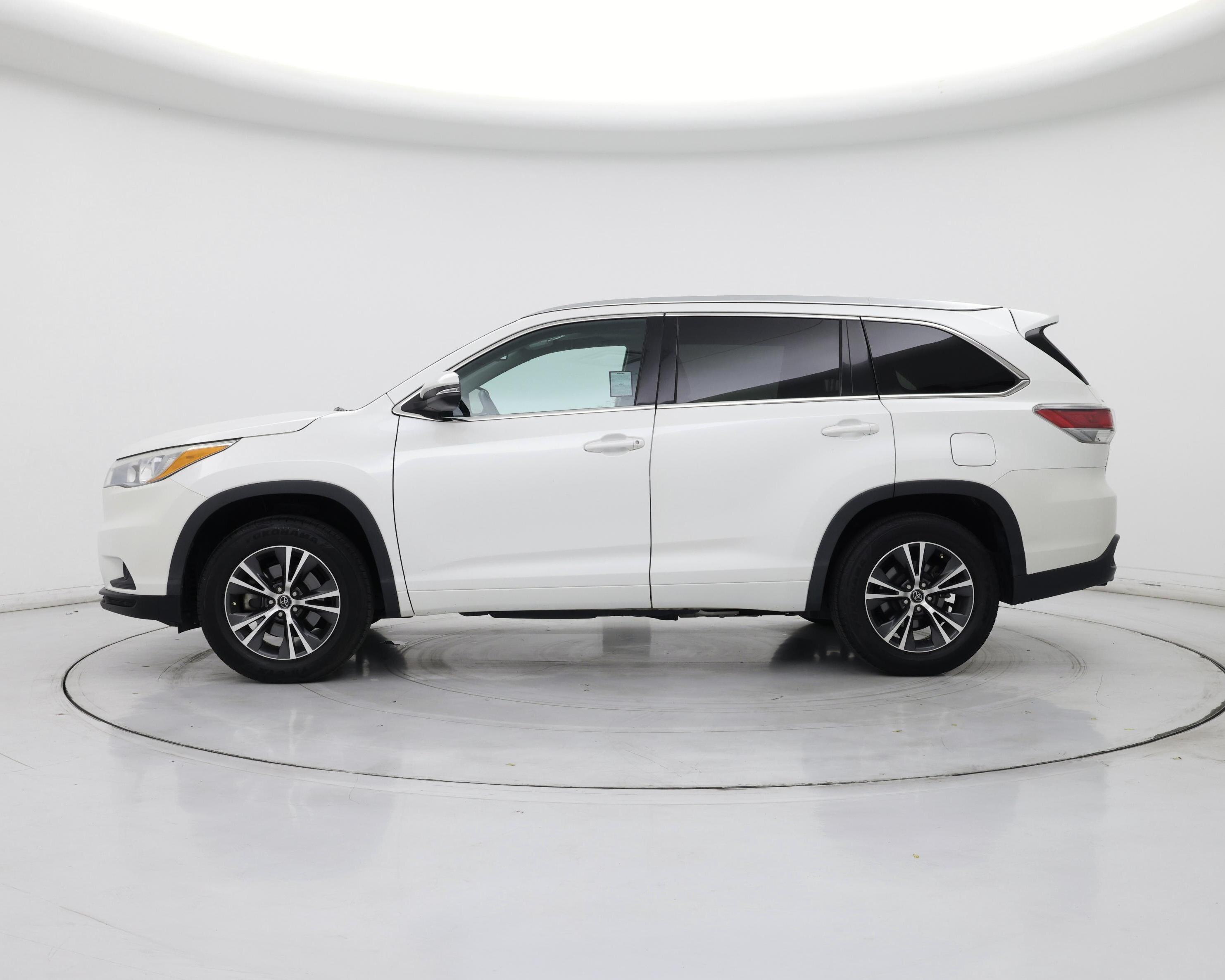 Thumbnail: 2016 Toyota Highlander - 3