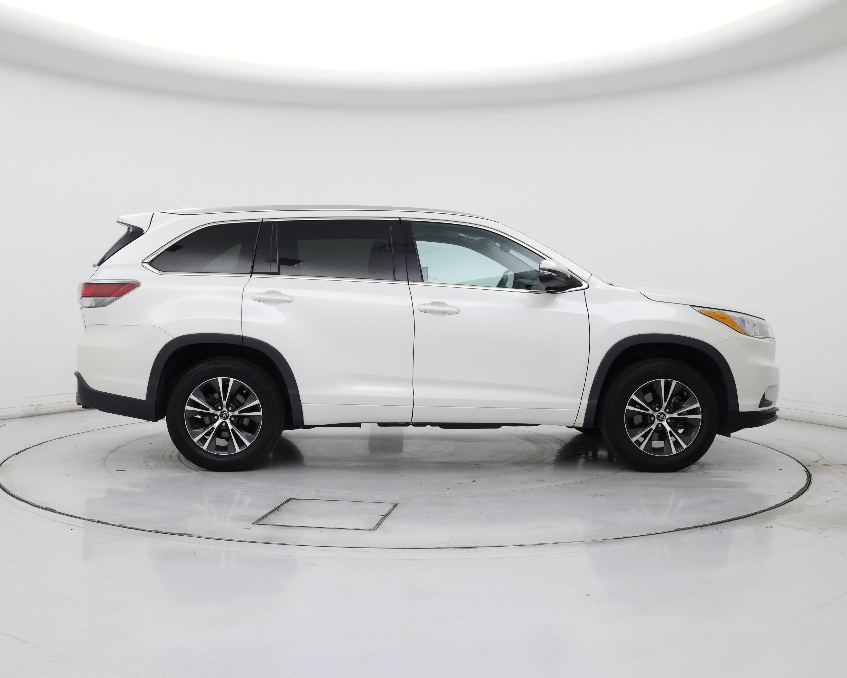 Thumbnail: 2016 Toyota Highlander - 7