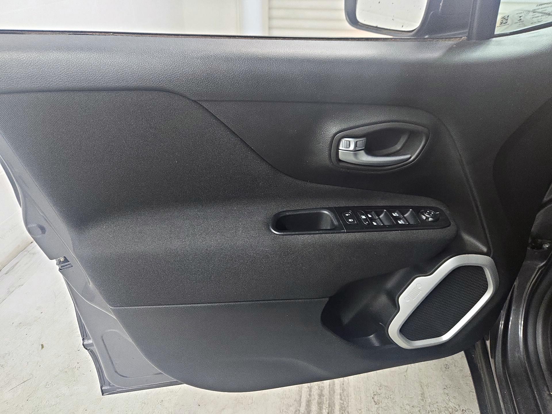 Thumbnail: 2019 Jeep Renegade - 12