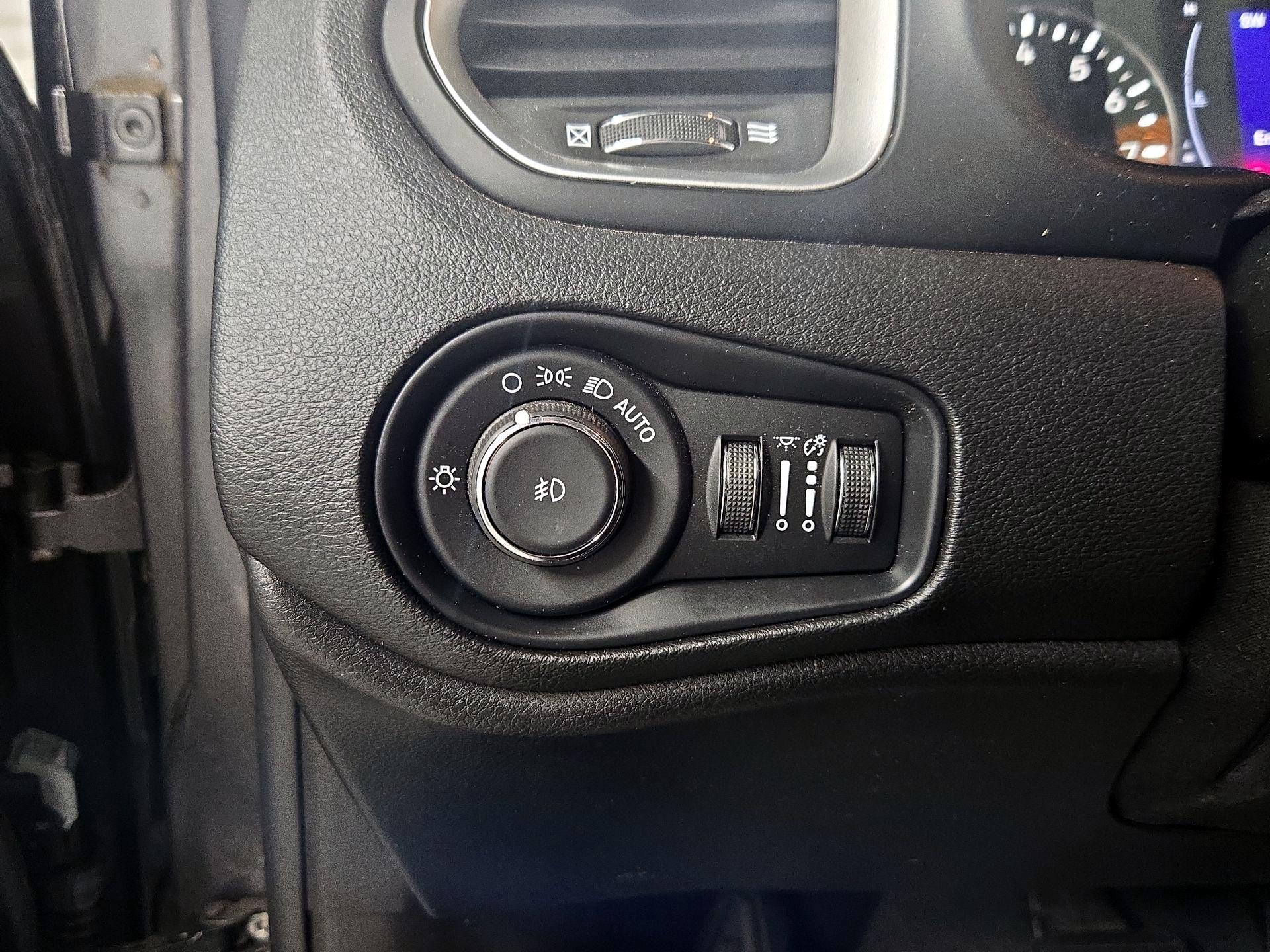 Thumbnail: 2019 Jeep Renegade - 13