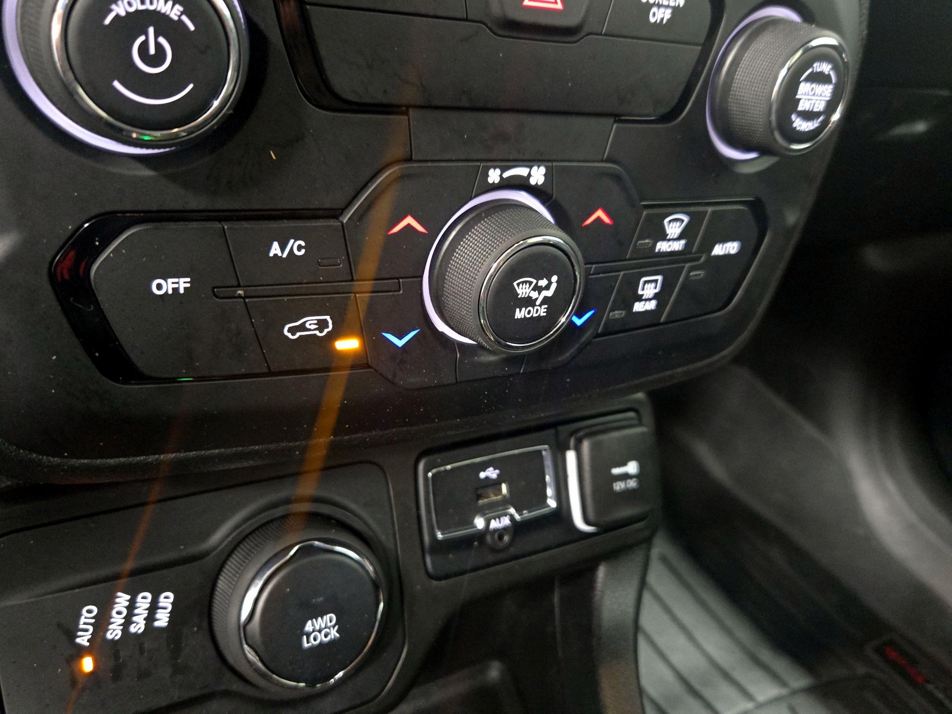 Thumbnail: 2019 Jeep Renegade - 16