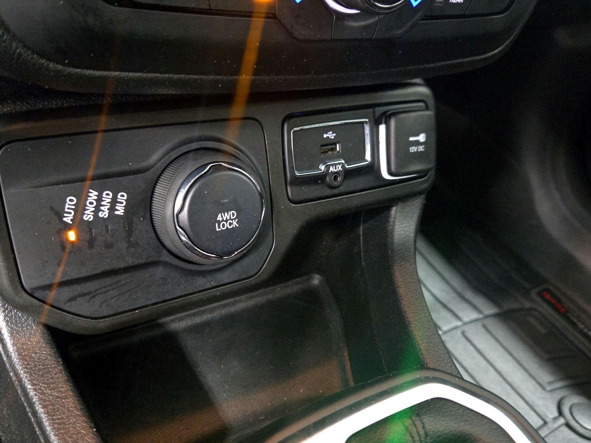 Thumbnail: 2019 Jeep Renegade - 18