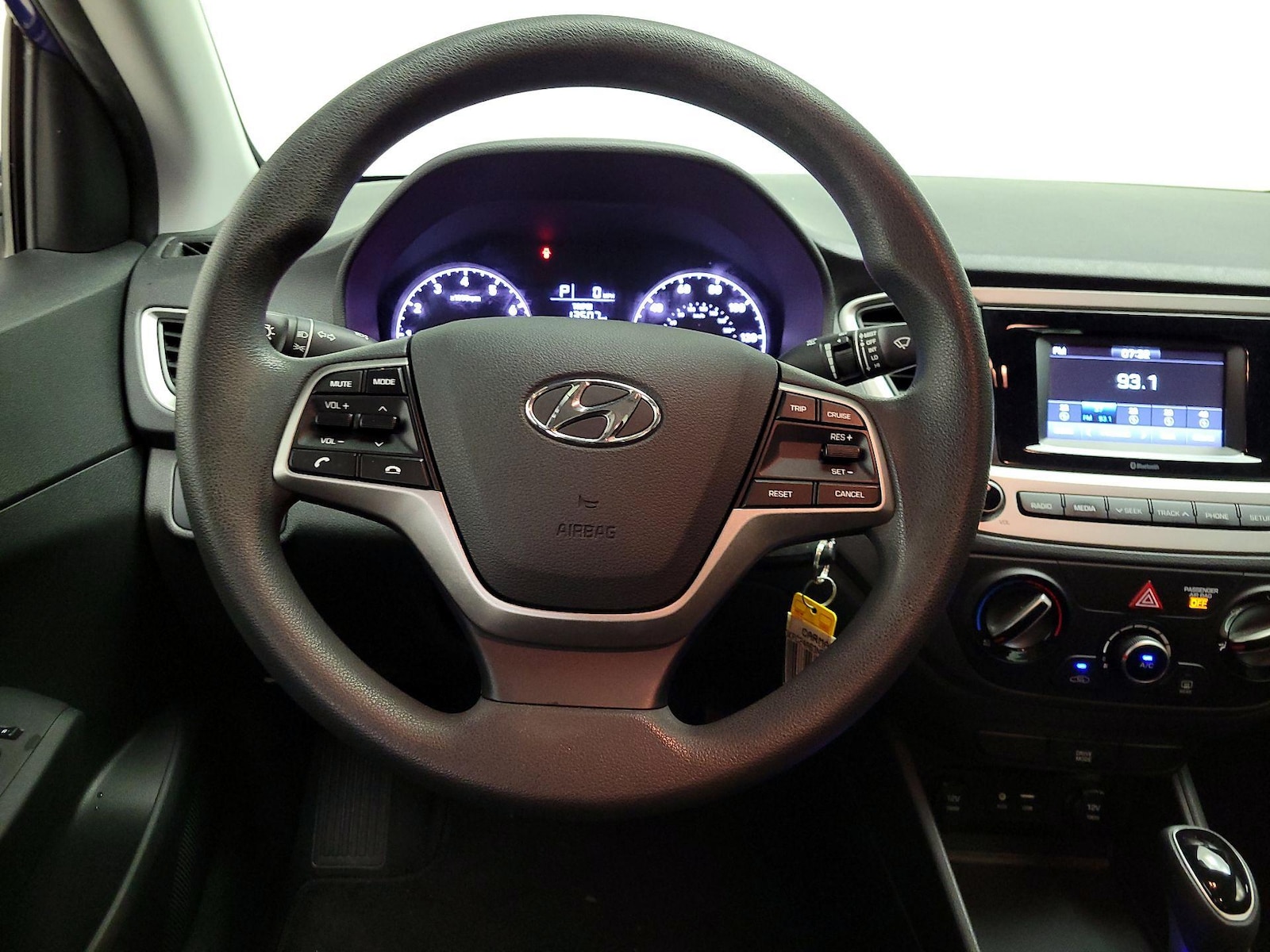 2022 Hyundai Accent SE - Photo 11