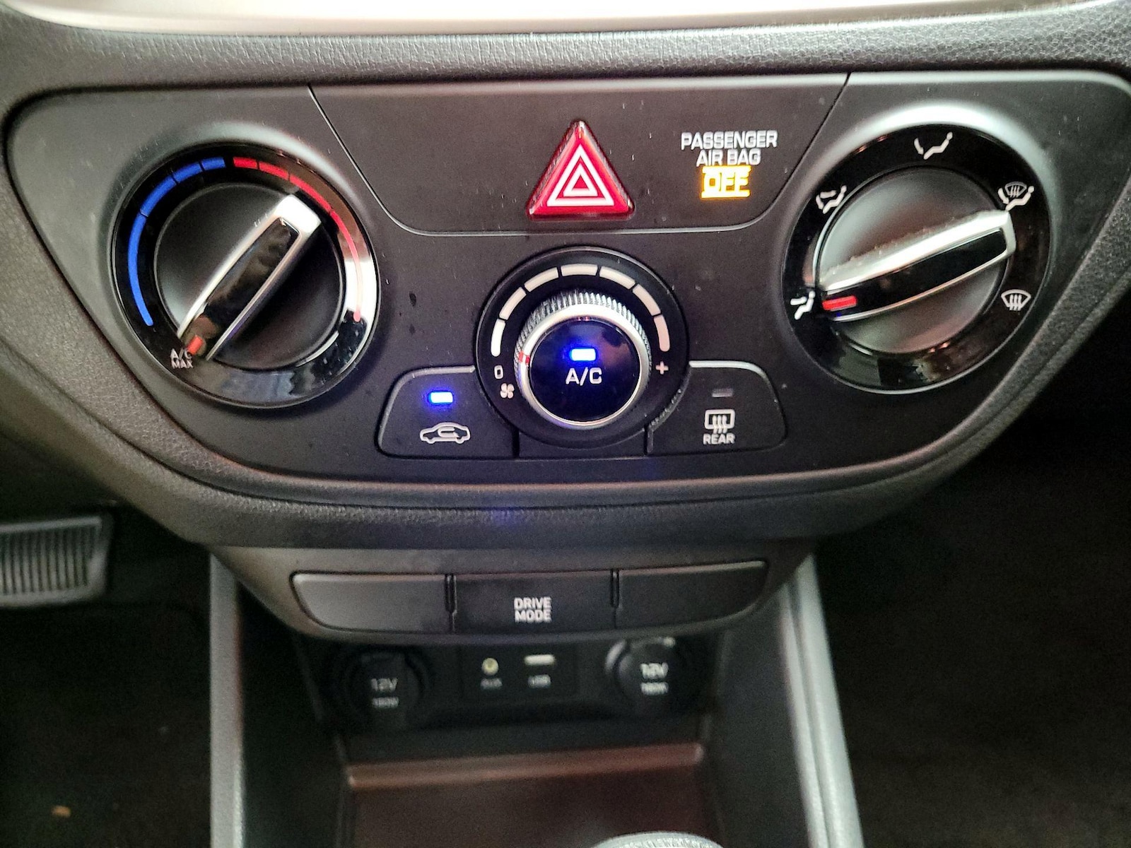 2022 Hyundai Accent SE - Photo 17