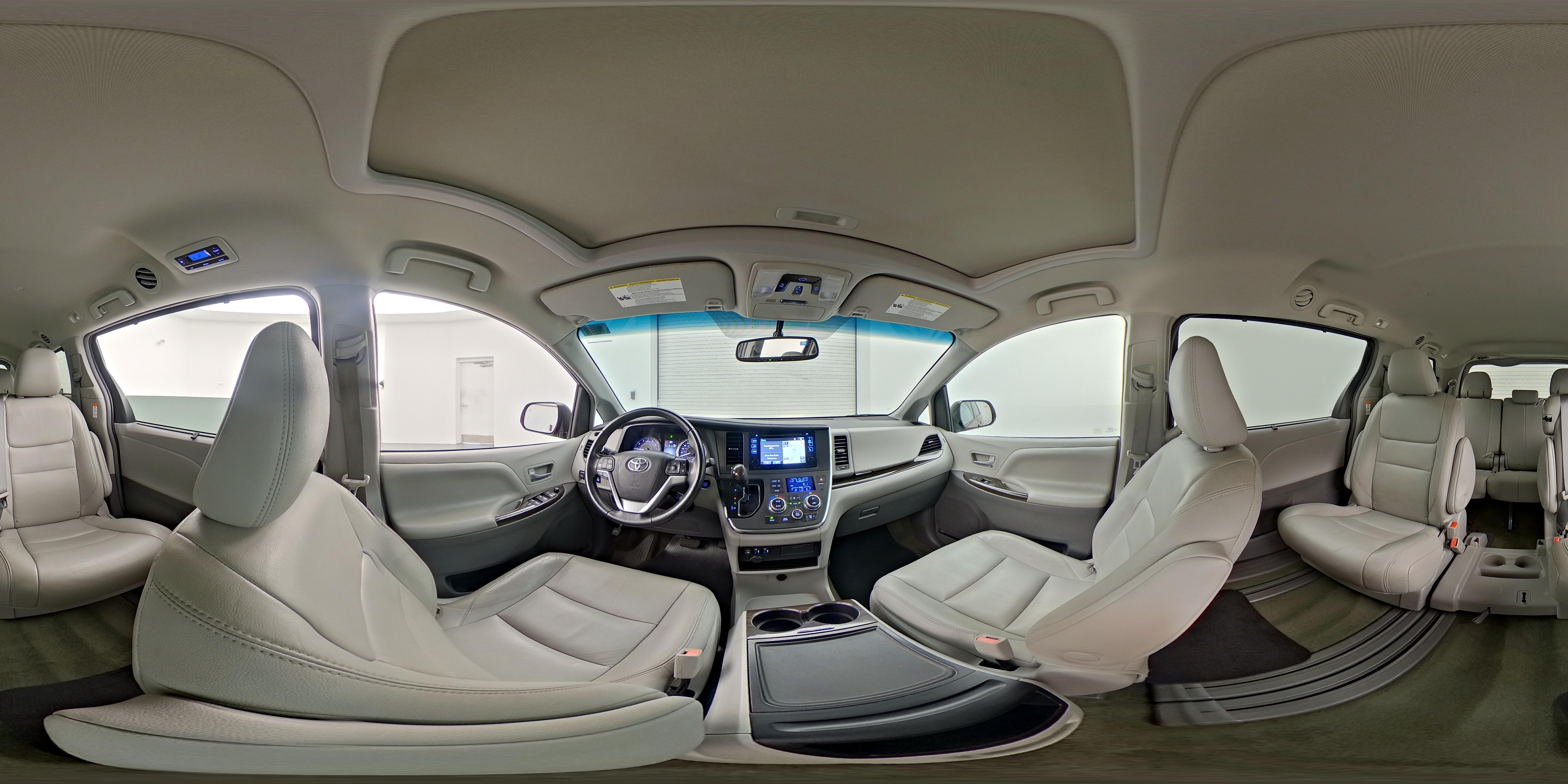 2017 Toyota Sienna XLE - Photo 25