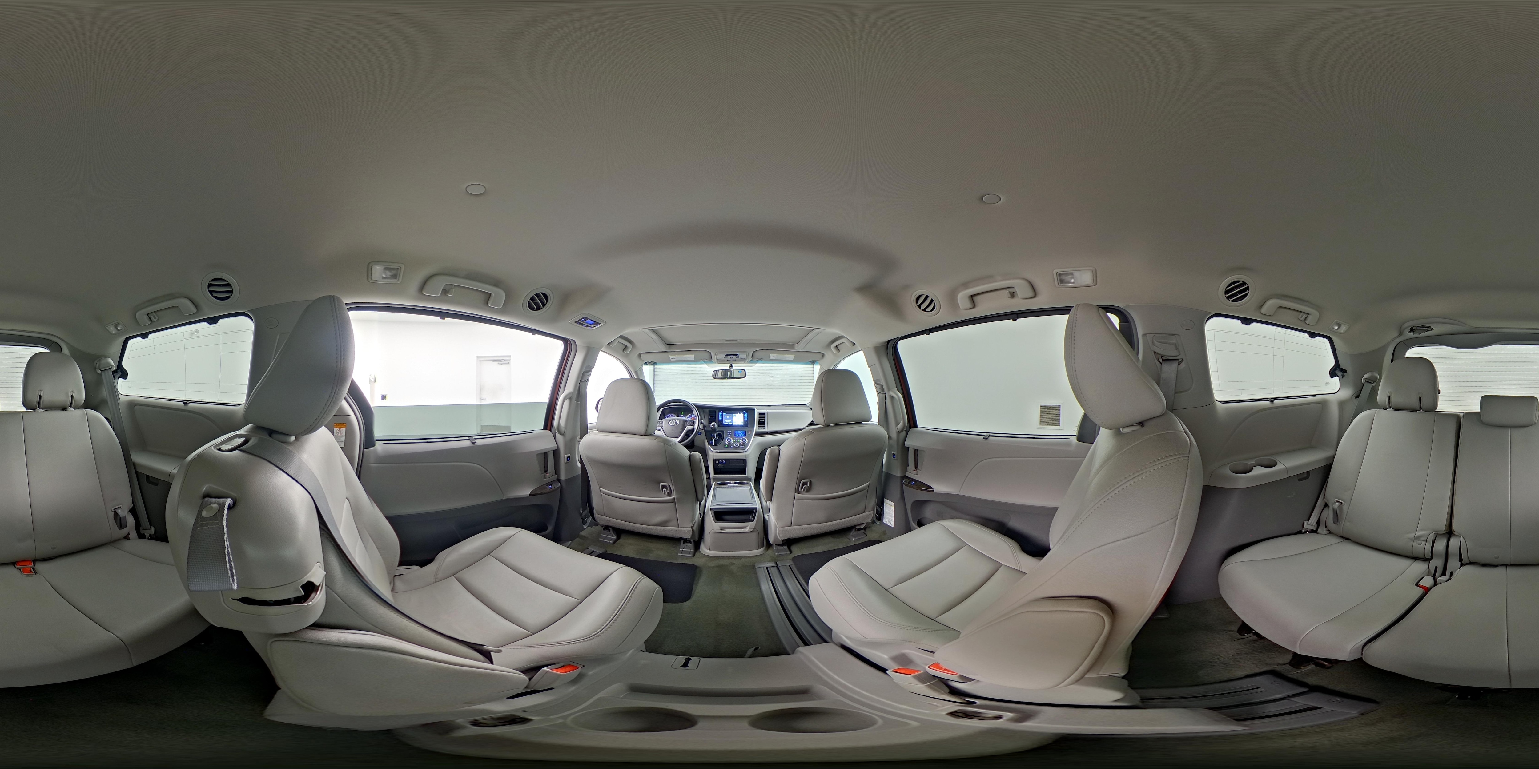 2017 Toyota Sienna XLE - Photo 26