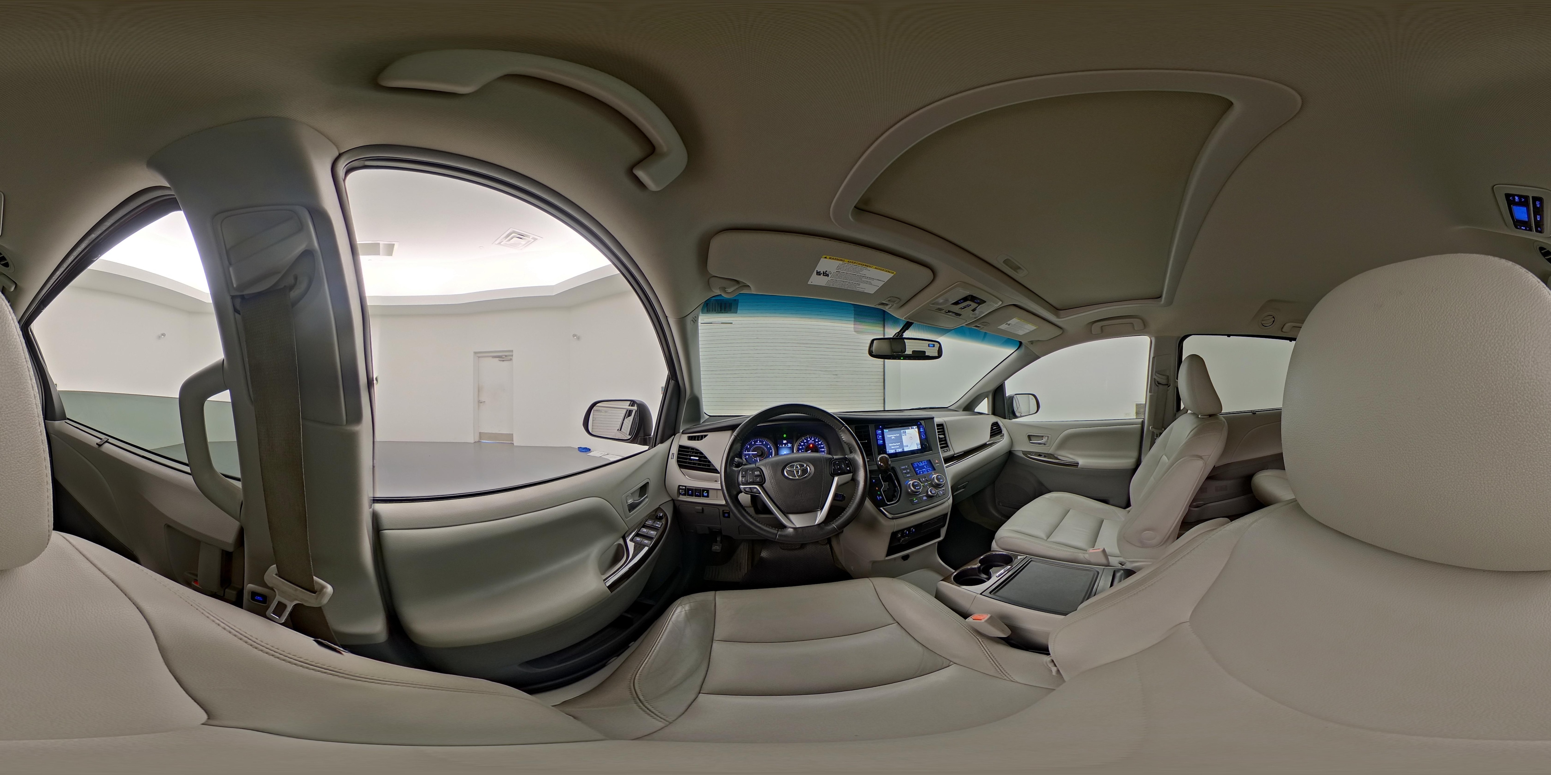 2017 Toyota Sienna XLE - Photo 27