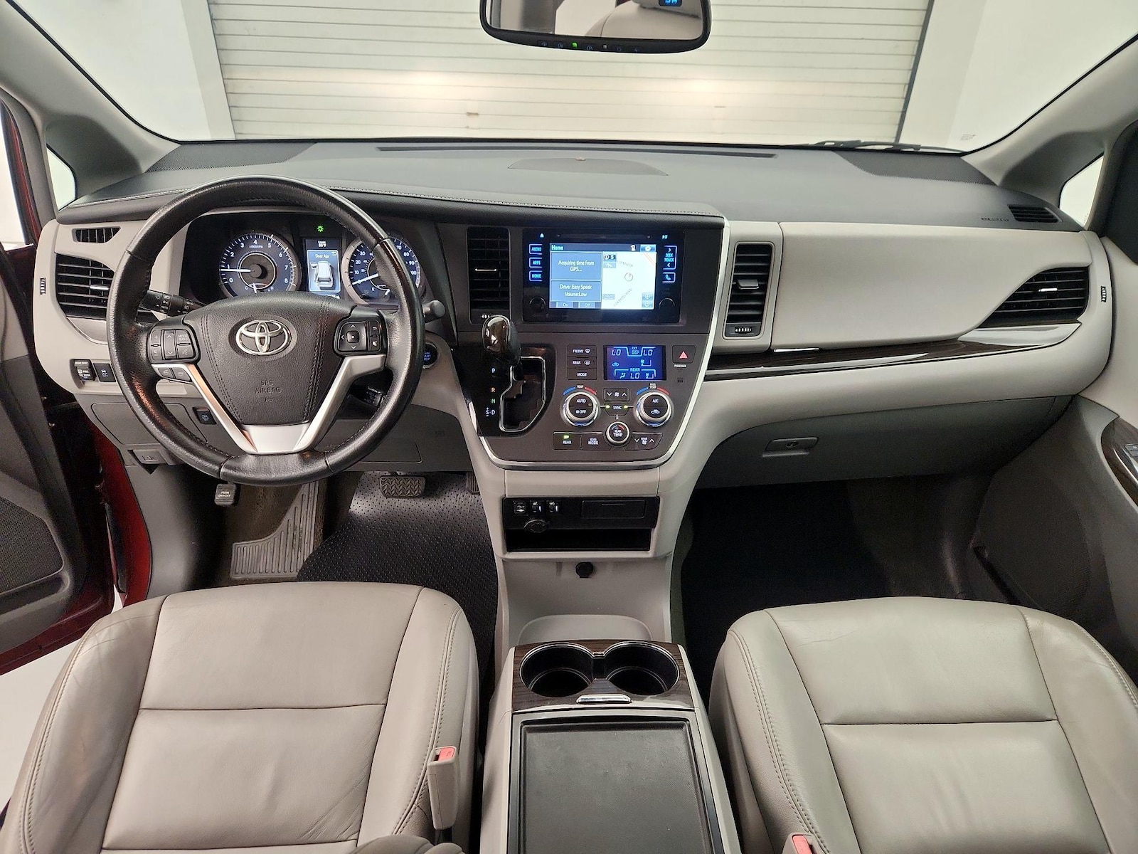 2017 Toyota Sienna XLE - Photo 10