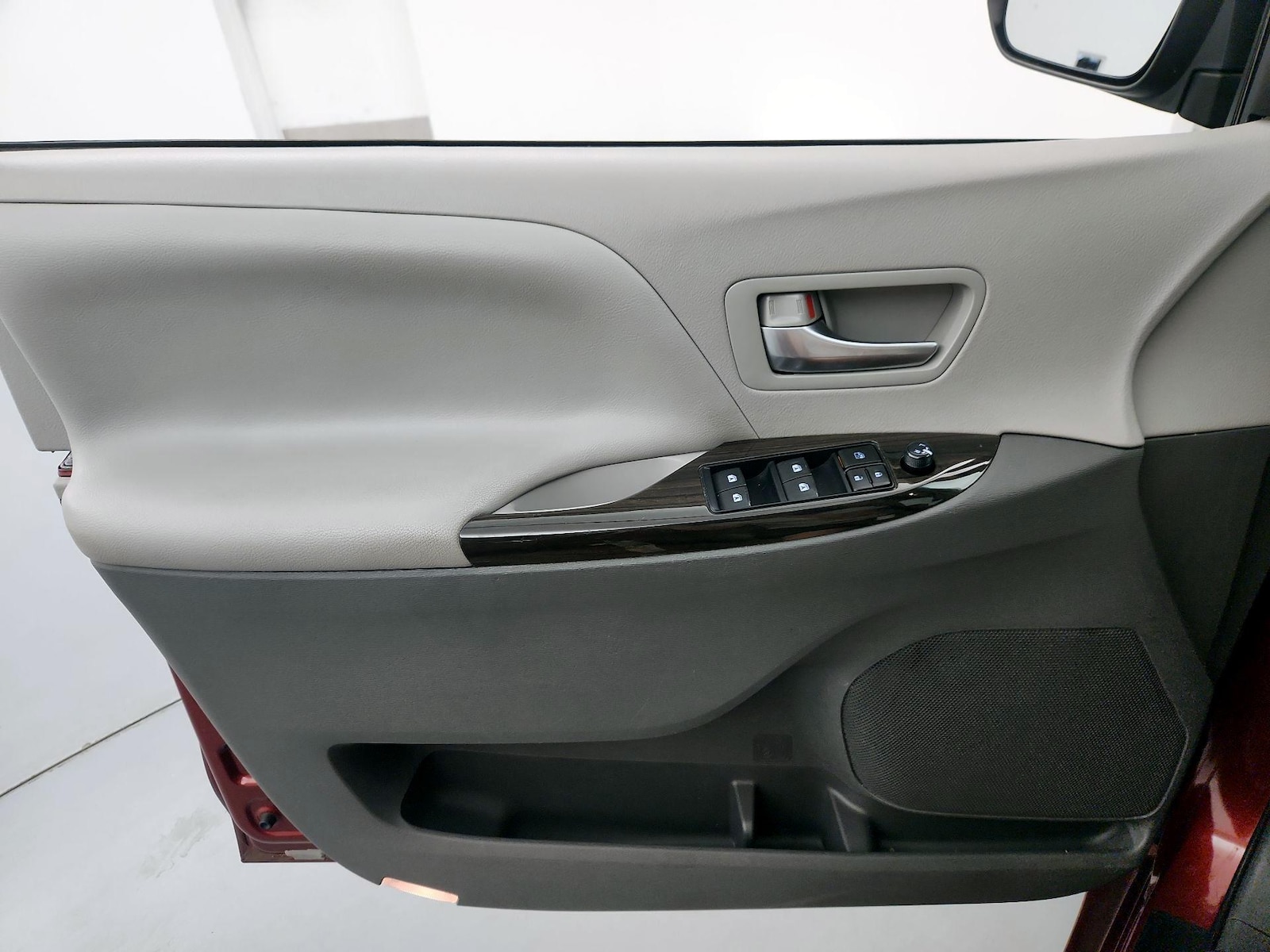 2017 Toyota Sienna XLE - Photo 13
