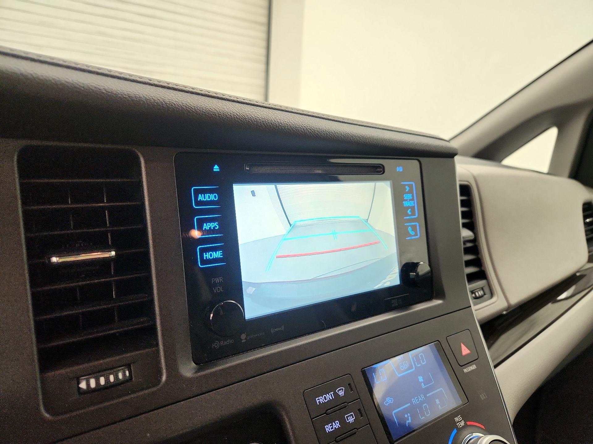Thumbnail: 2017 Toyota Sienna - 14