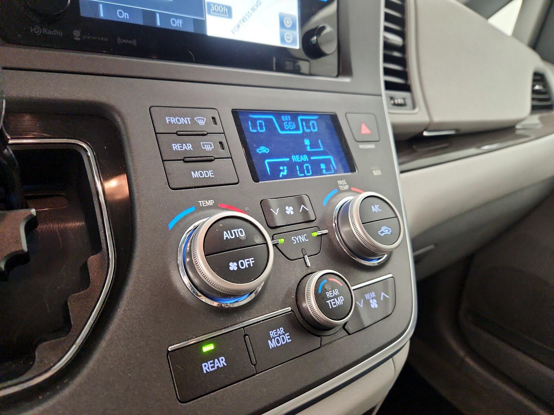 Thumbnail: 2017 Toyota Sienna - 16