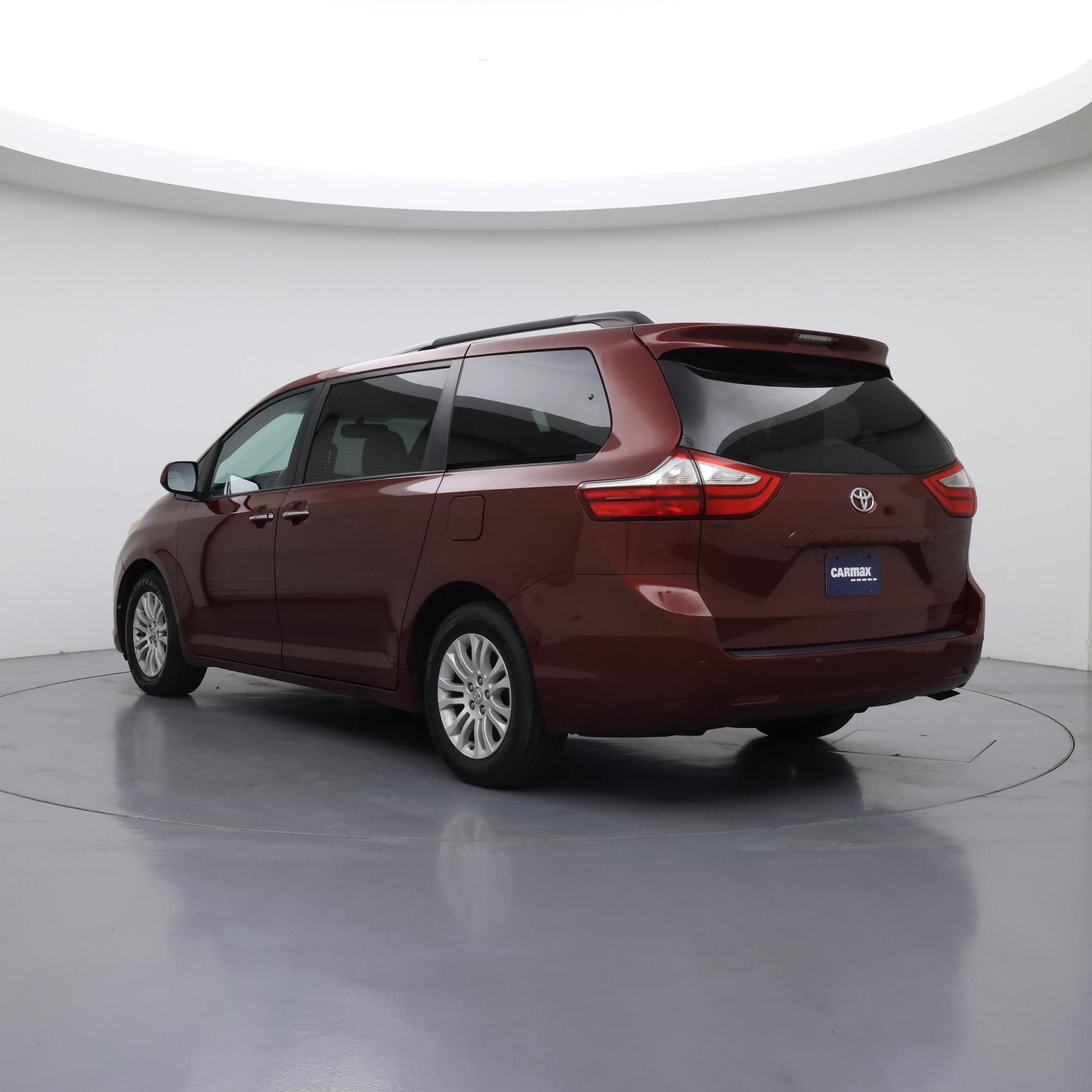 Thumbnail: 2017 Toyota Sienna - 2