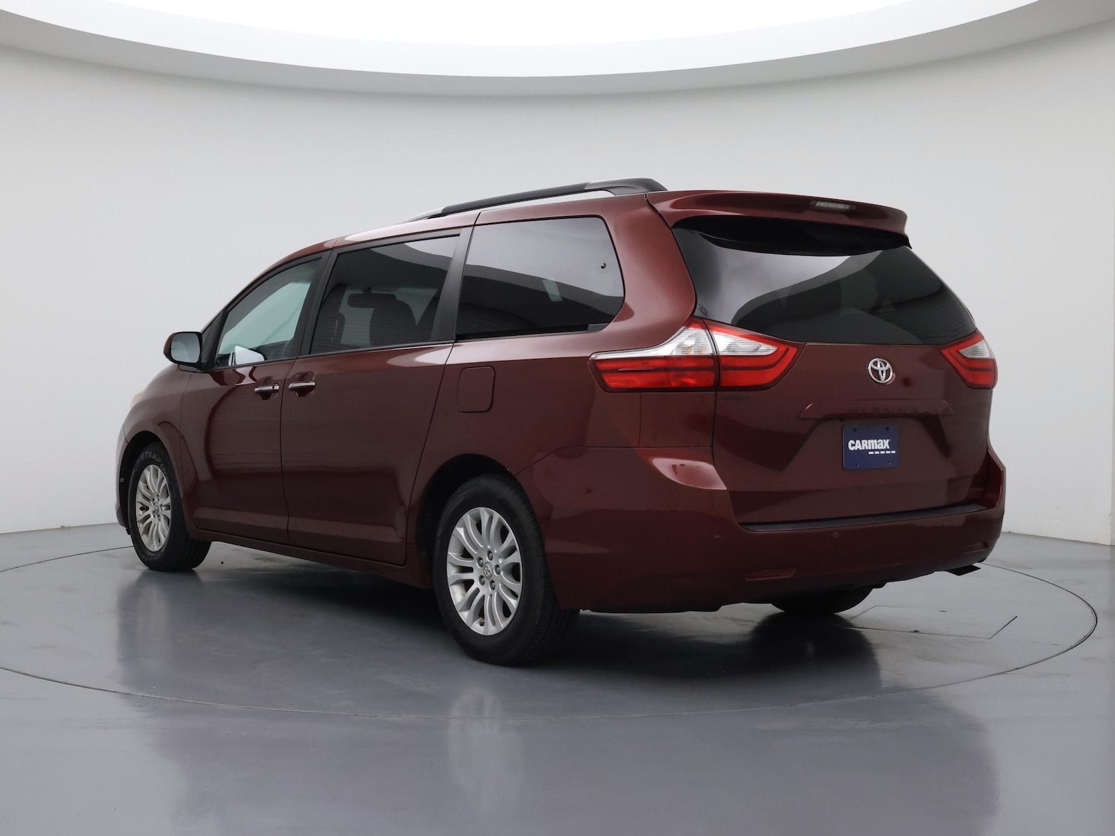 2017 Toyota Sienna XLE - Photo 3