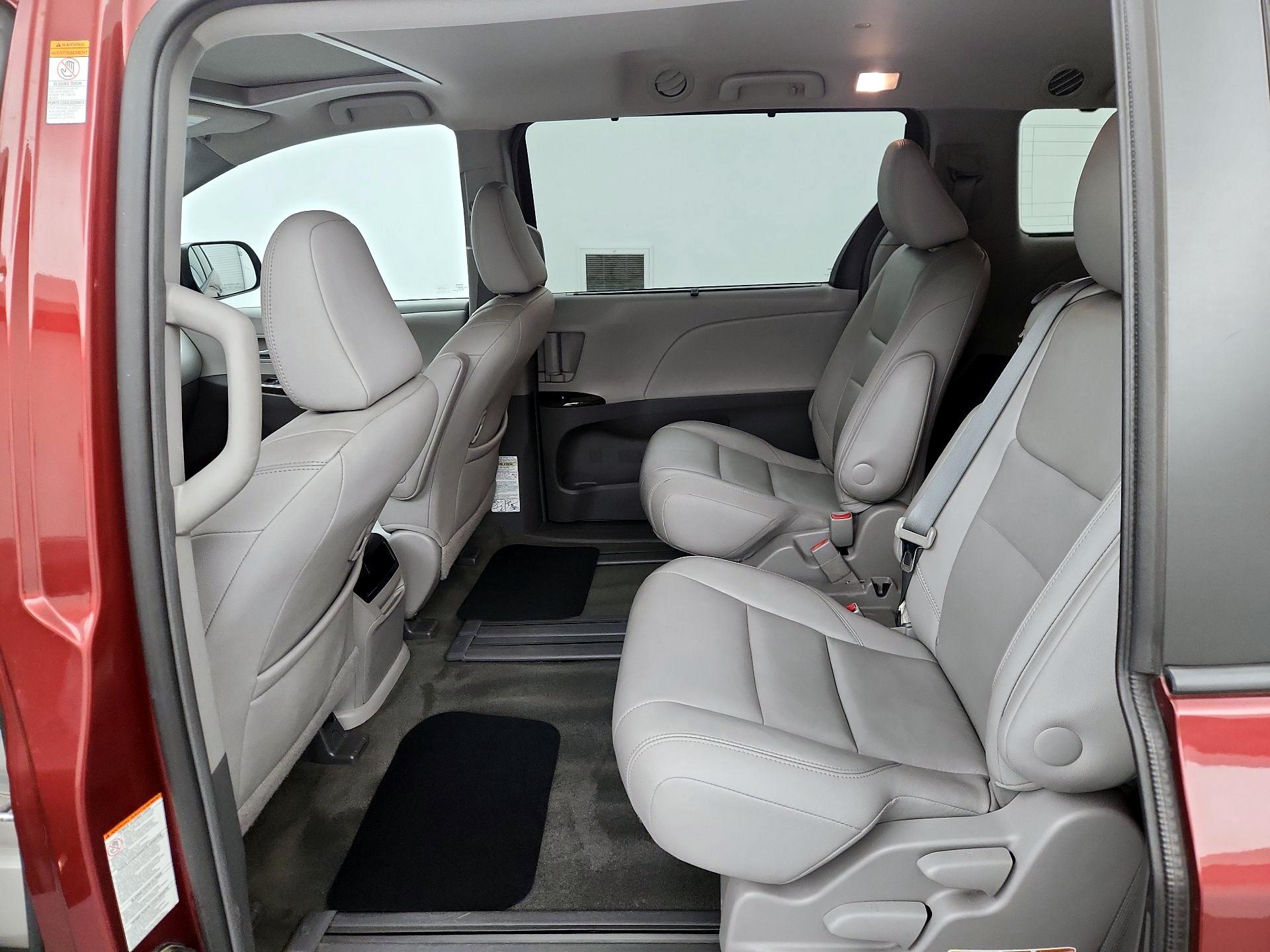 Thumbnail: 2017 Toyota Sienna - 19