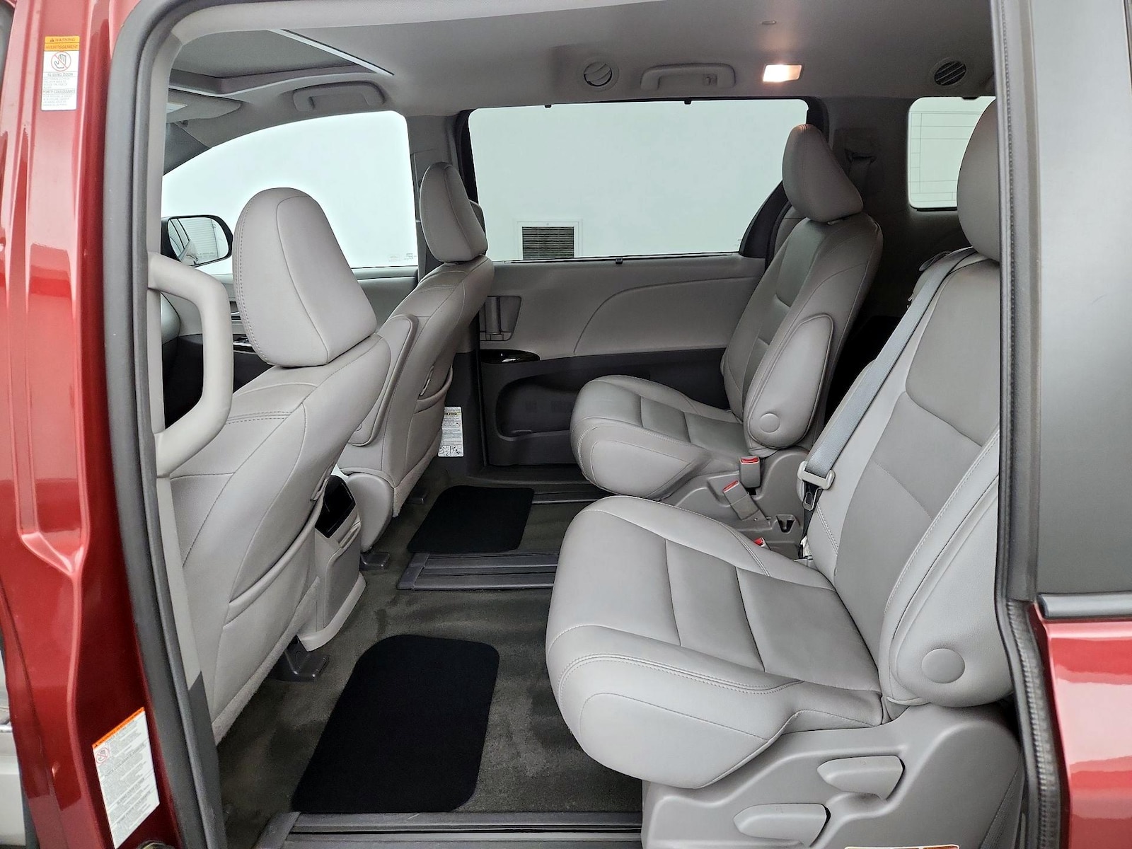 2017 Toyota Sienna XLE - Photo 20