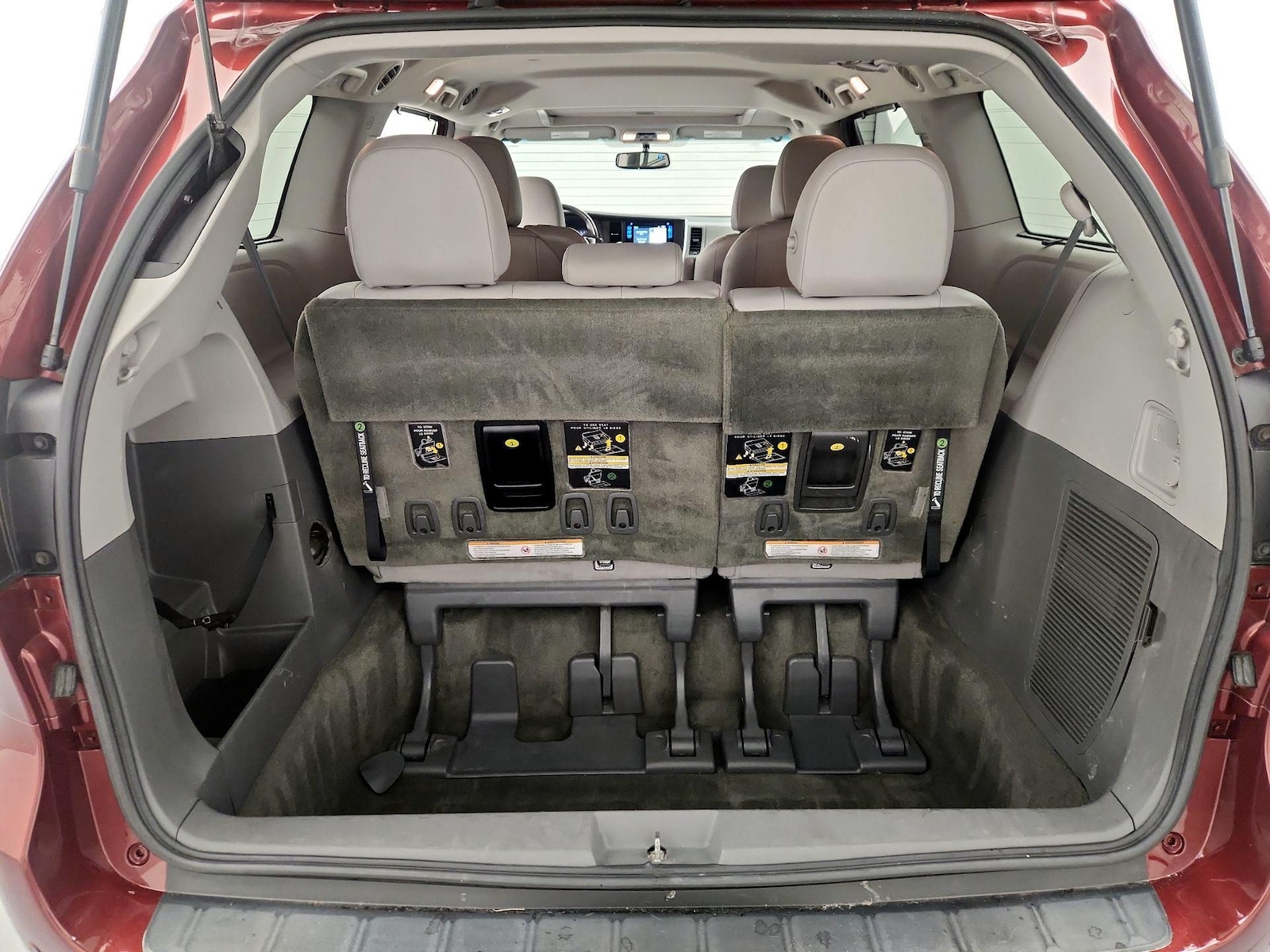 2017 Toyota Sienna XLE - Photo 22