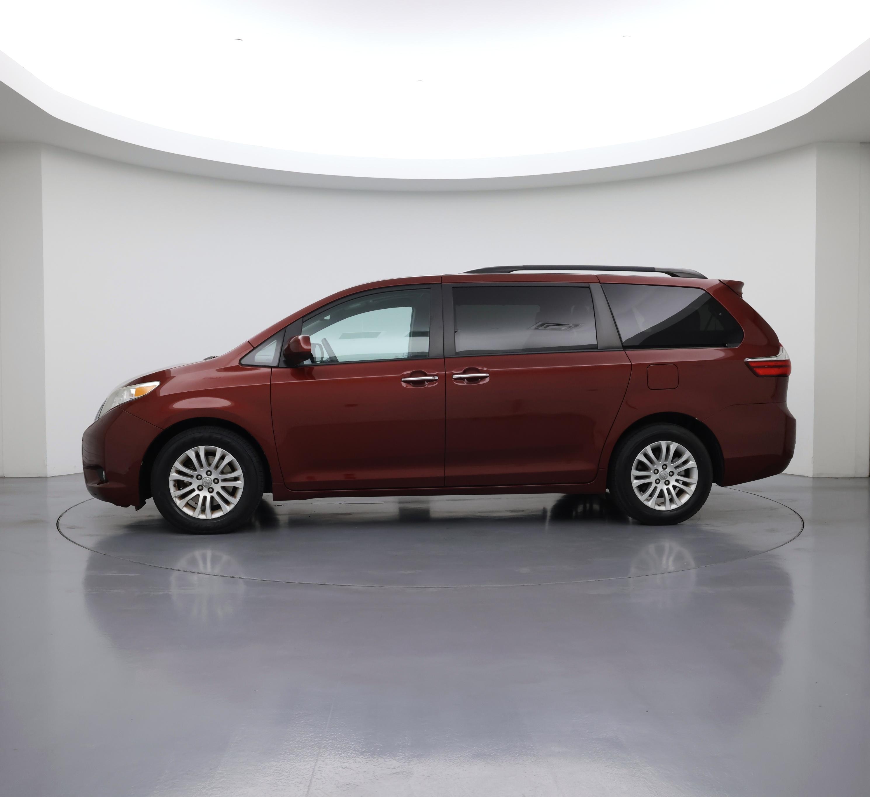 Thumbnail: 2017 Toyota Sienna - 3