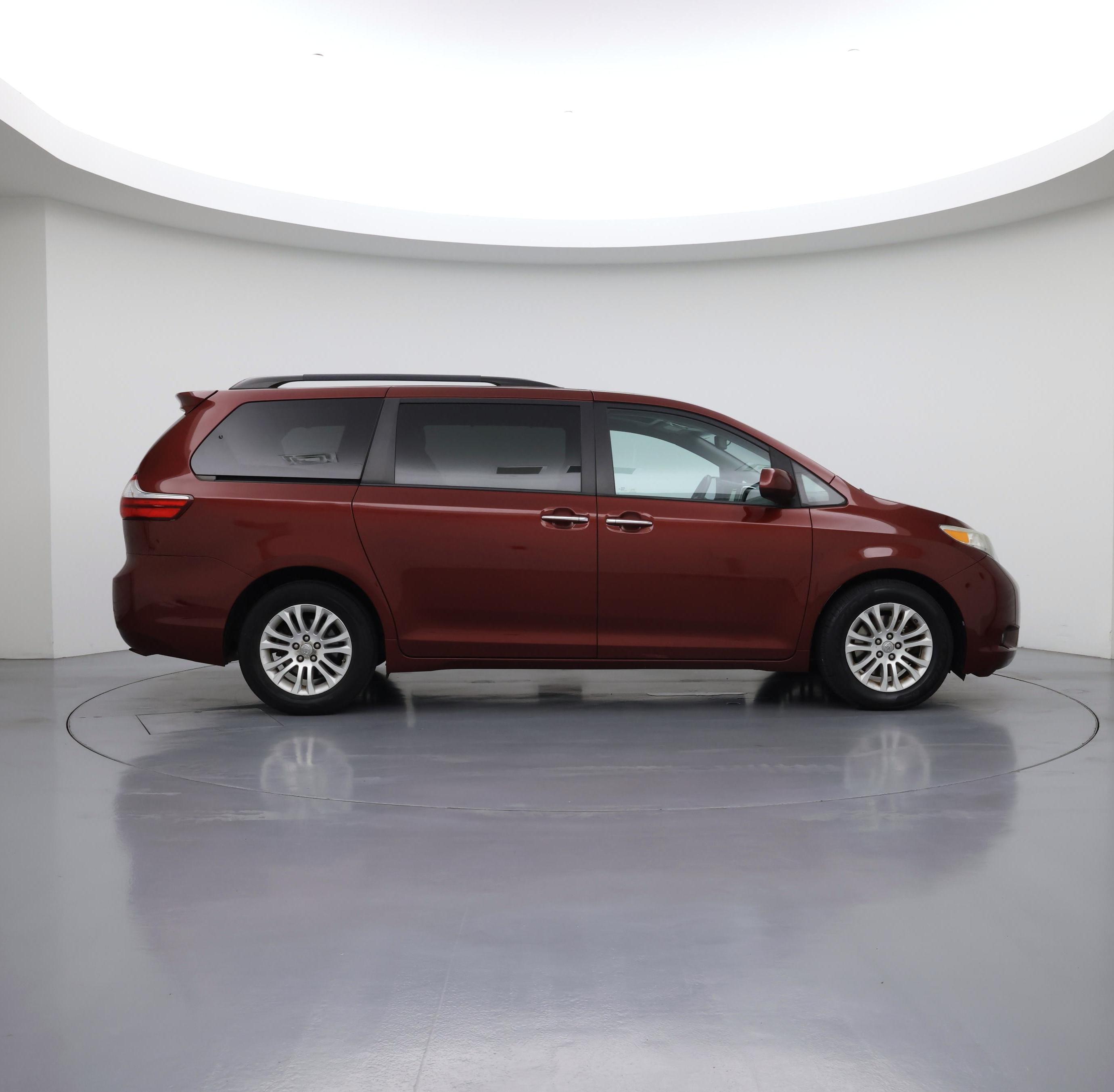 Thumbnail: 2017 Toyota Sienna - 7