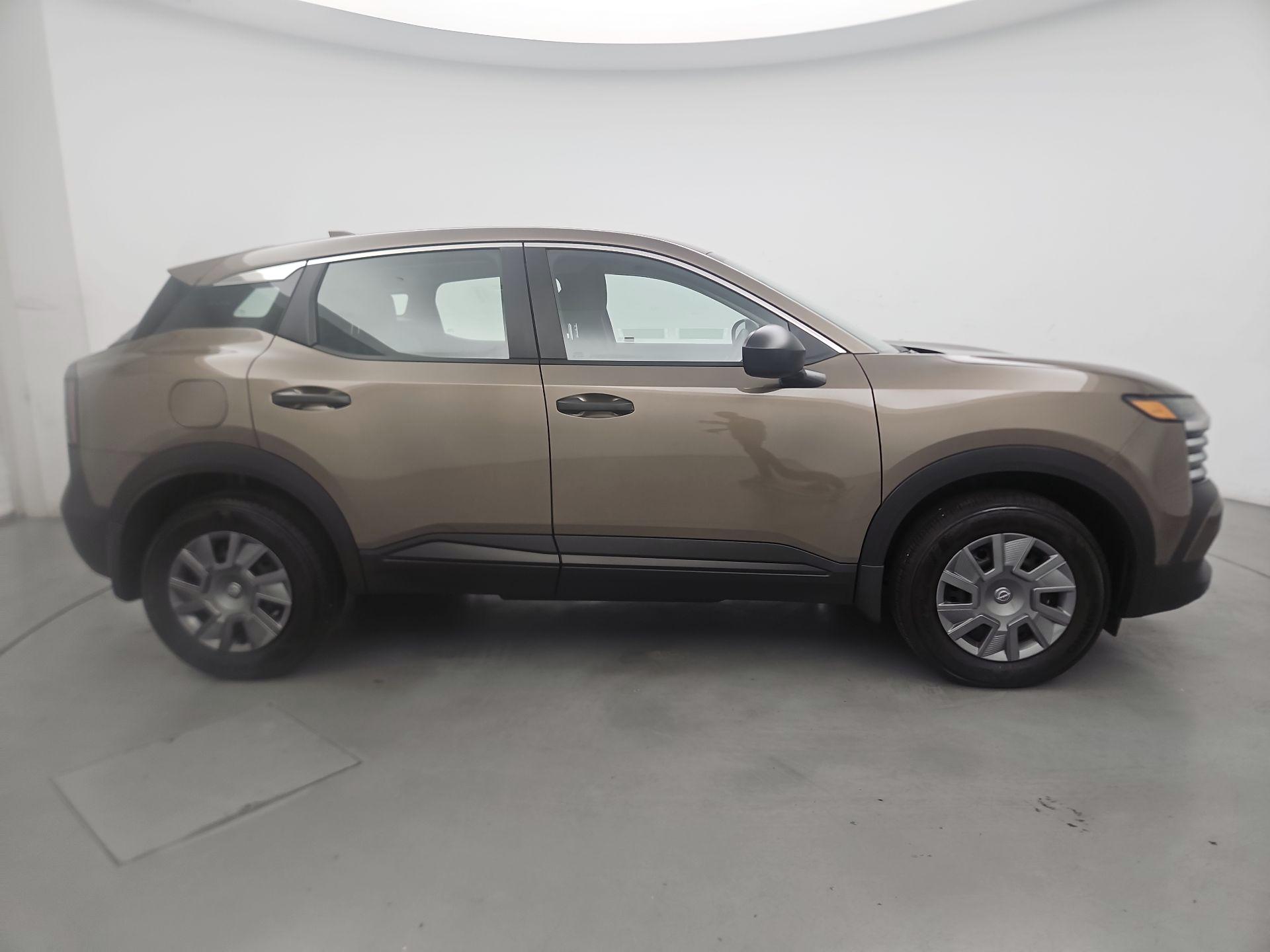 Thumbnail: 2025 Nissan Kicks - 4