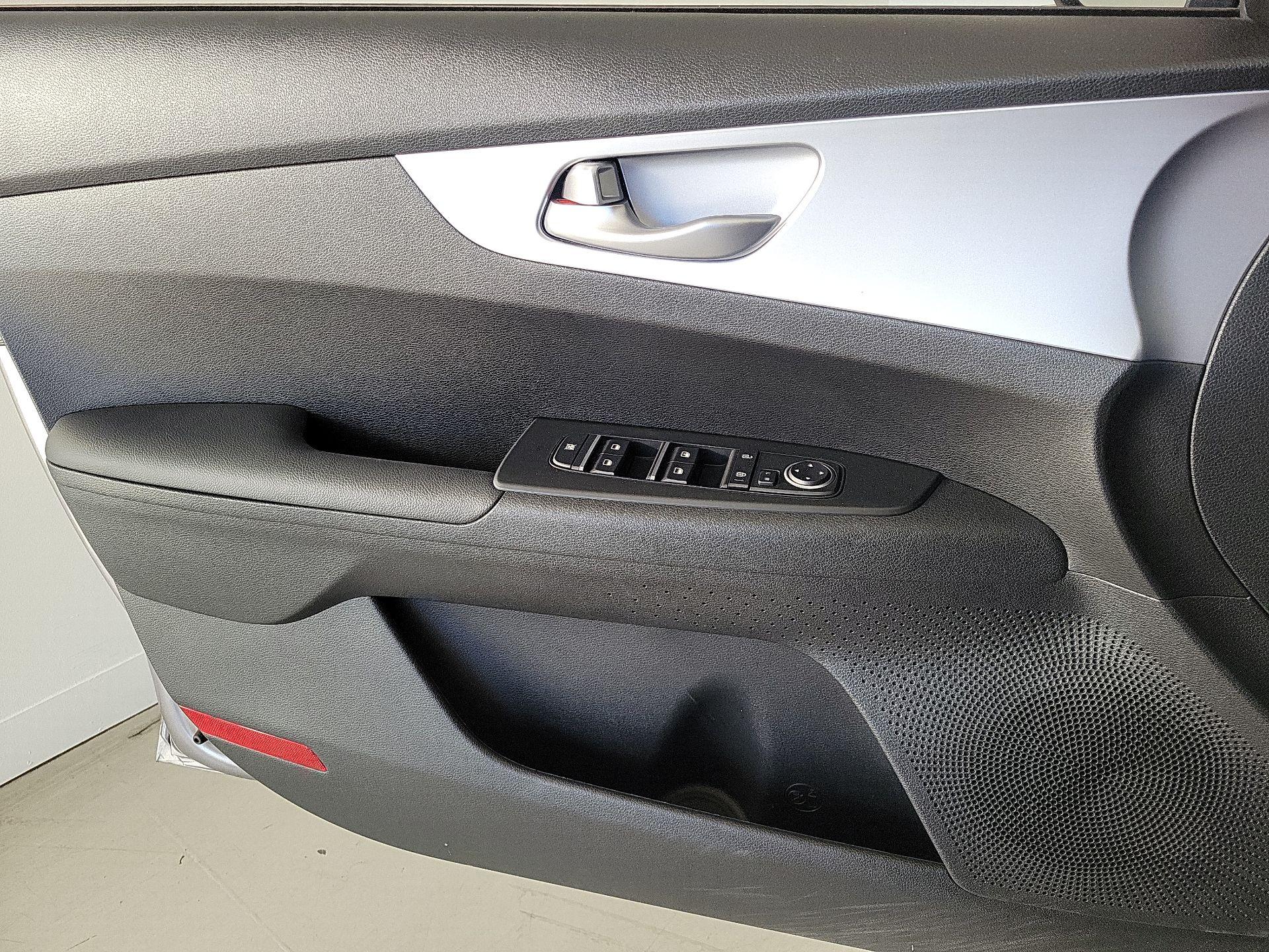 Thumbnail: 2024 Kia Forte - 12