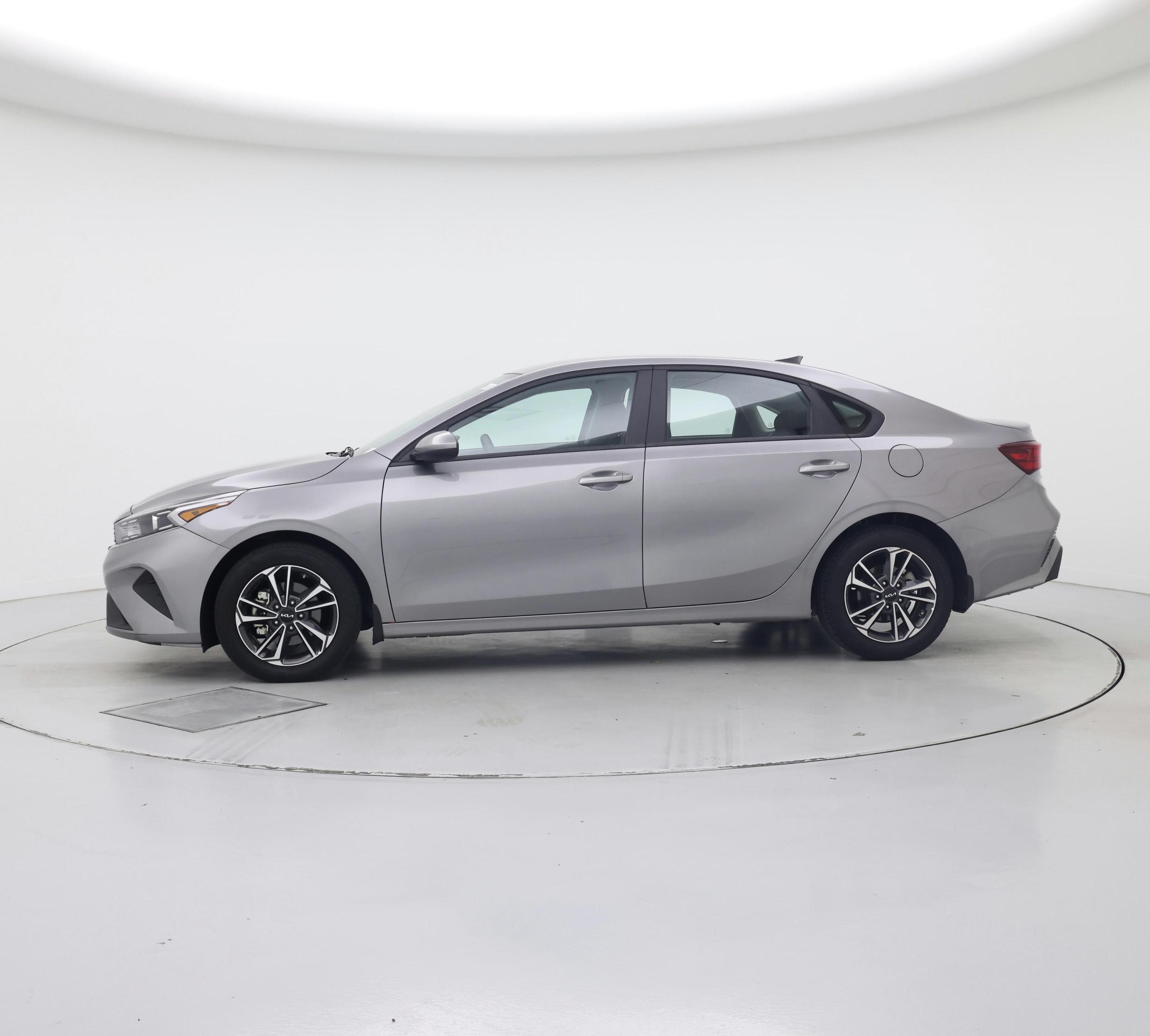 Thumbnail: 2024 Kia Forte - 3