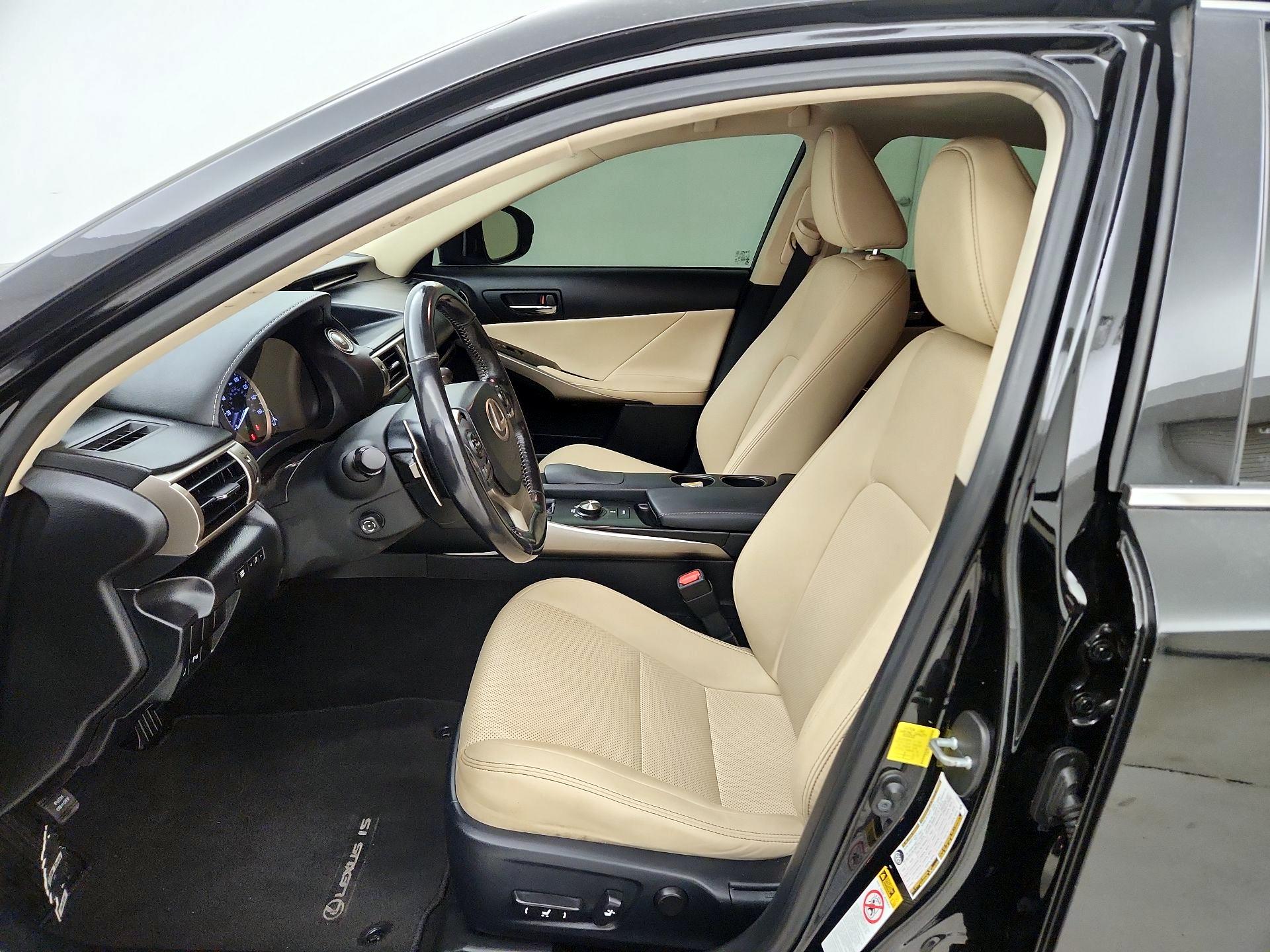 Thumbnail: 2016 Lexus IS - 11