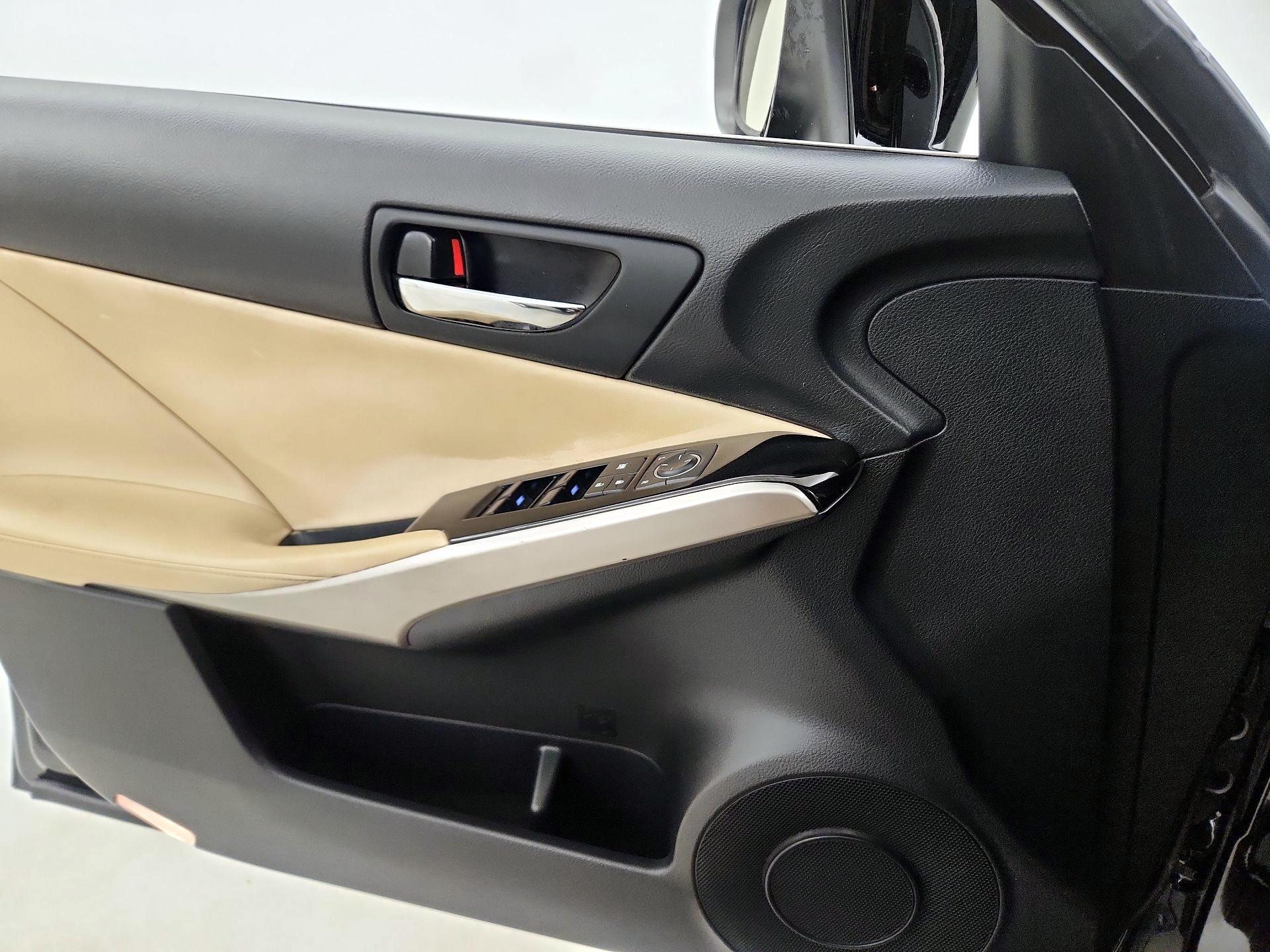 Thumbnail: 2016 Lexus IS - 12