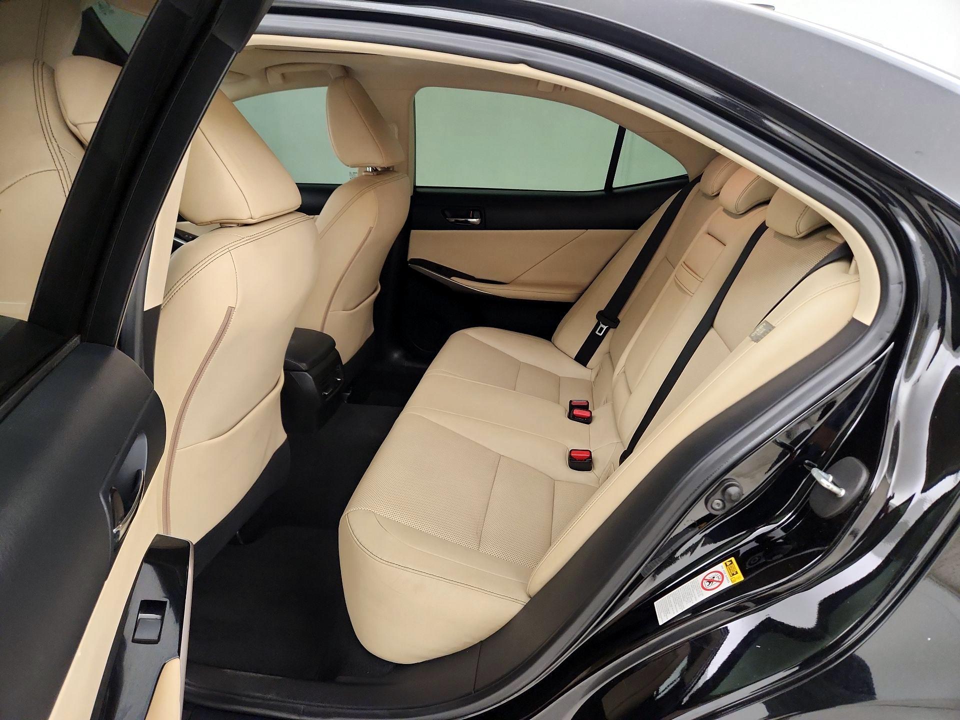 Thumbnail: 2016 Lexus IS - 20