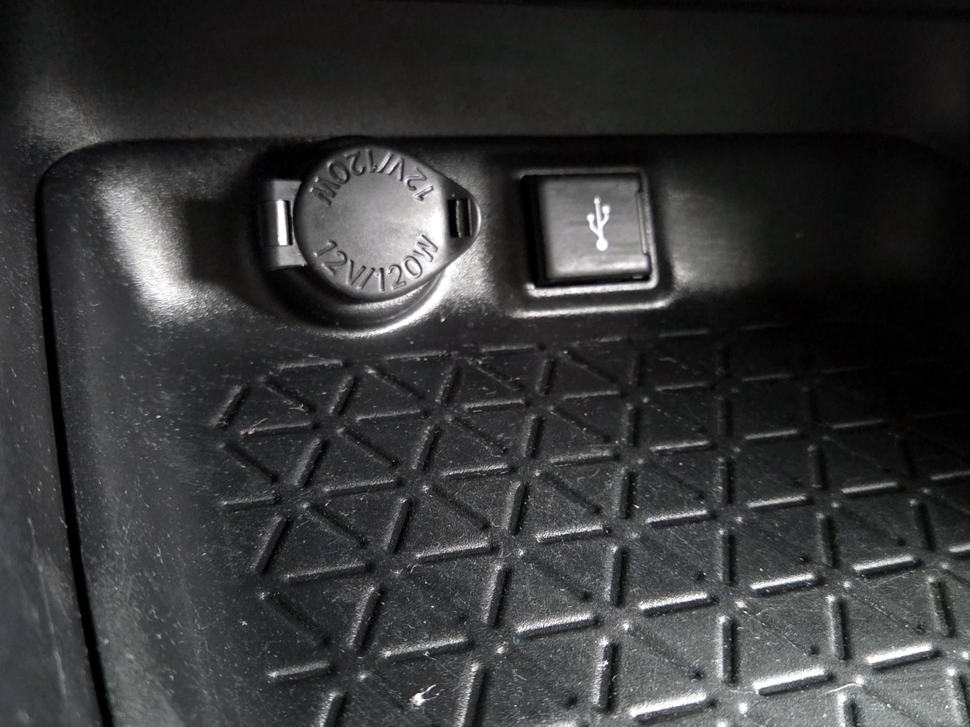 Thumbnail: 2021 Toyota RAV4 - 18