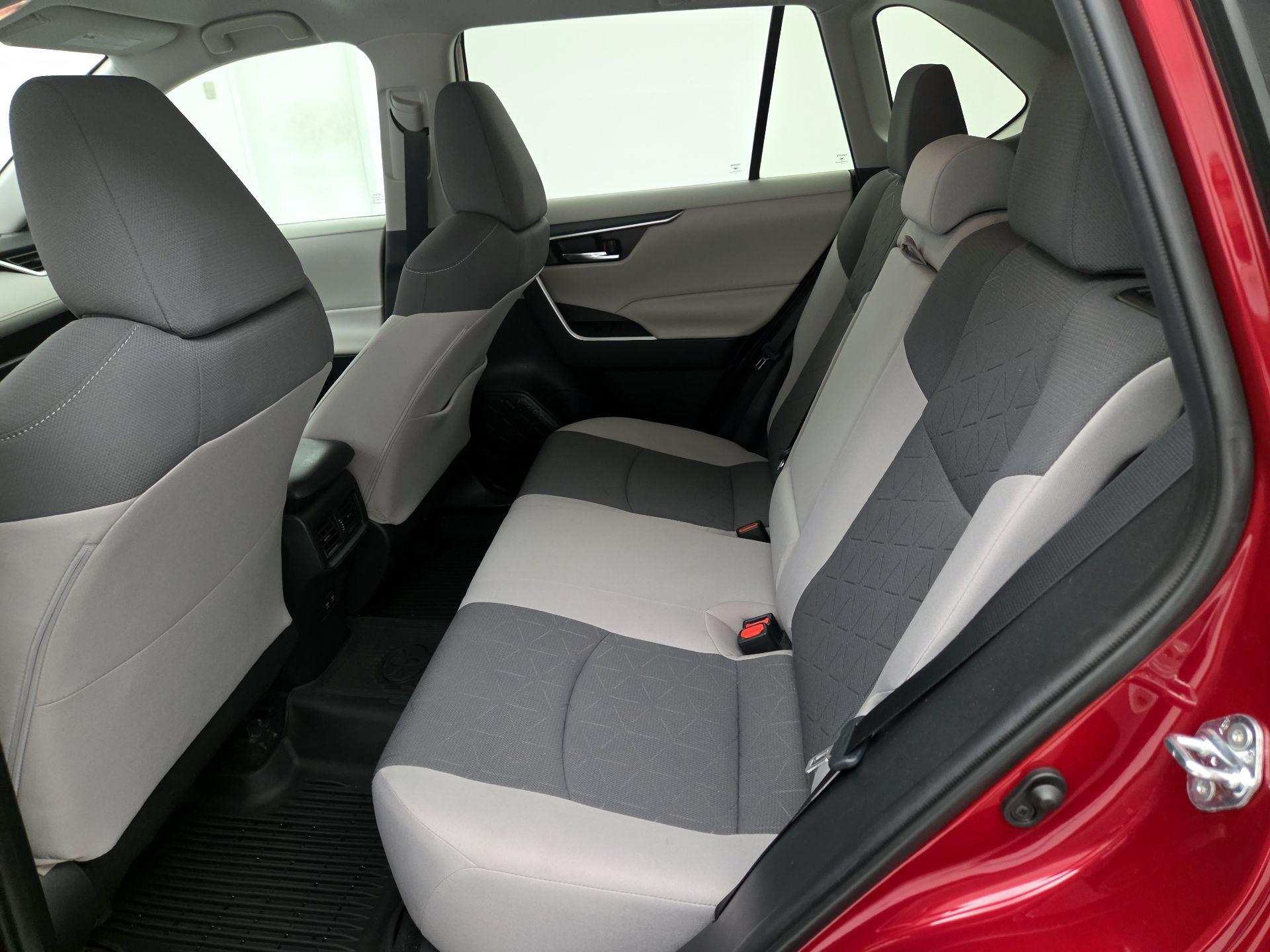 Thumbnail: 2021 Toyota RAV4 - 19