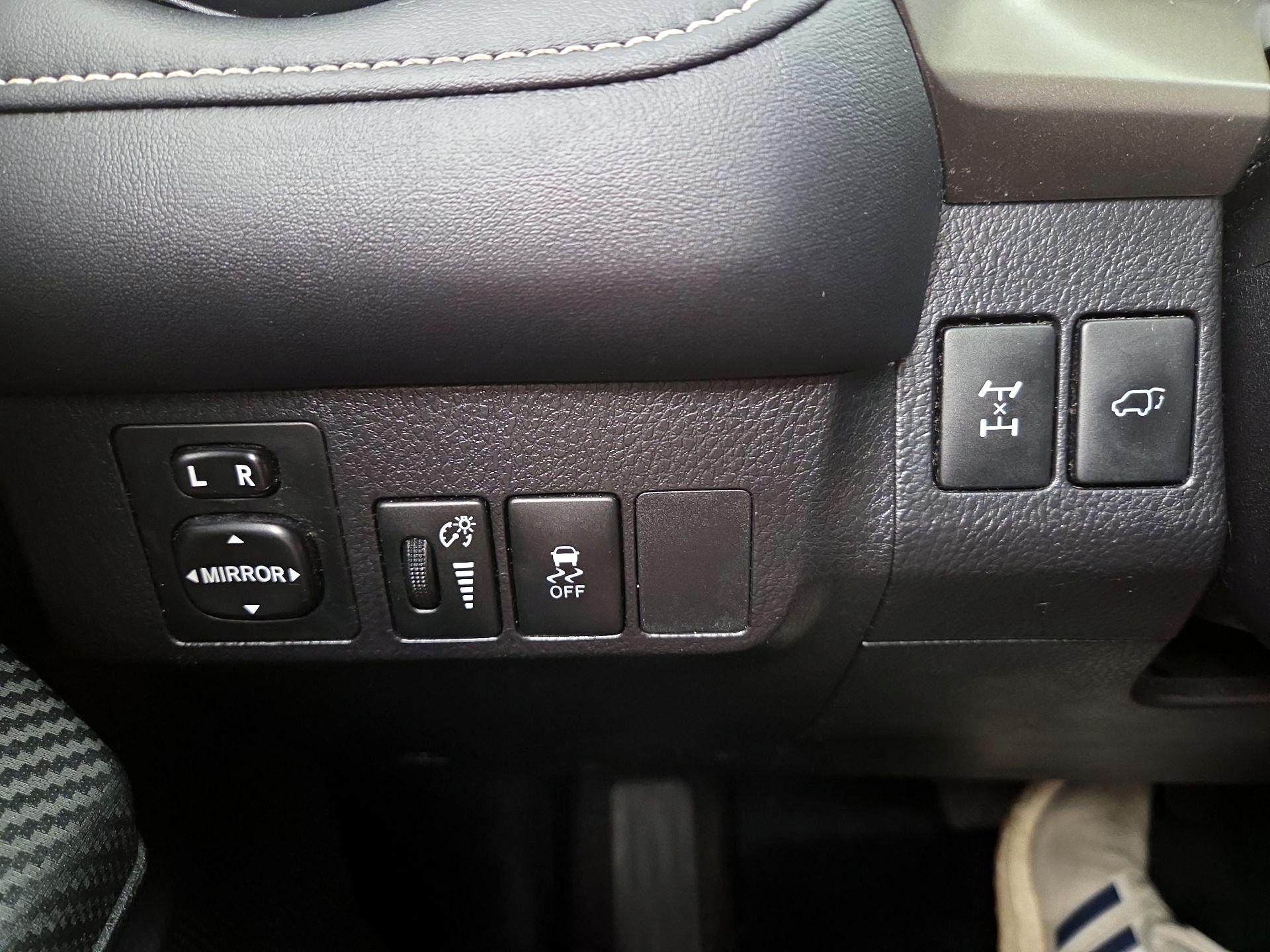 Thumbnail: 2015 Toyota RAV4 - 13