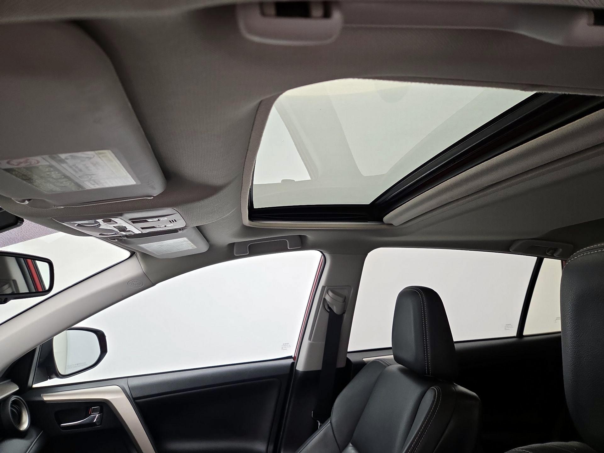 Thumbnail: 2015 Toyota RAV4 - 20