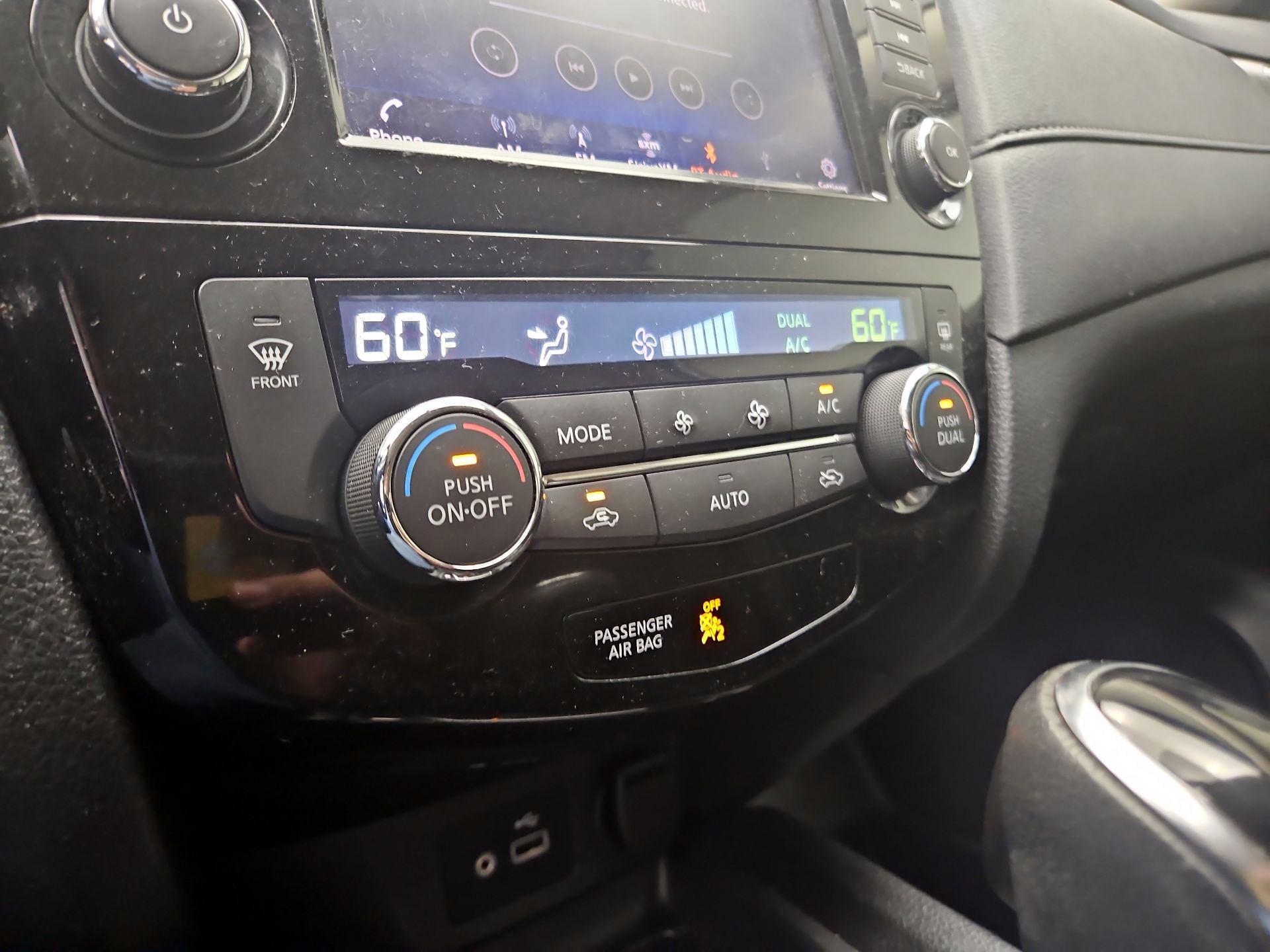 Thumbnail: 2018 Nissan Rogue - 17