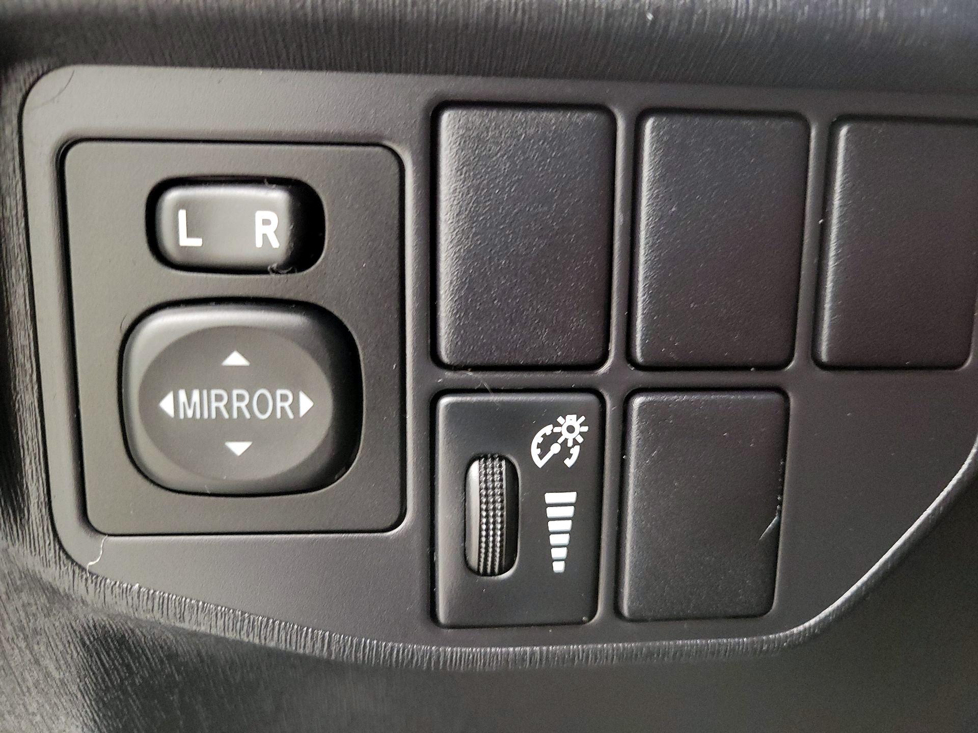 Thumbnail: 2015 Toyota Prius - 11