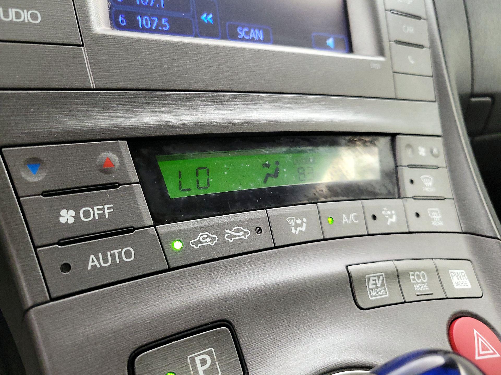 Thumbnail: 2015 Toyota Prius - 14