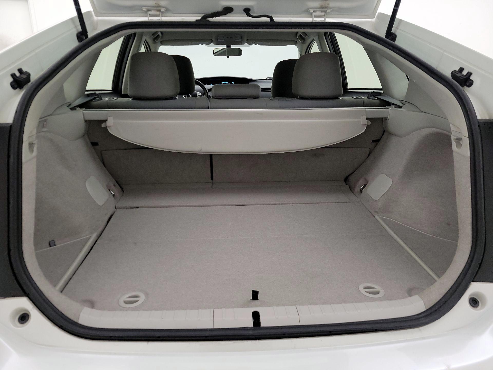 Thumbnail: 2015 Toyota Prius - 18