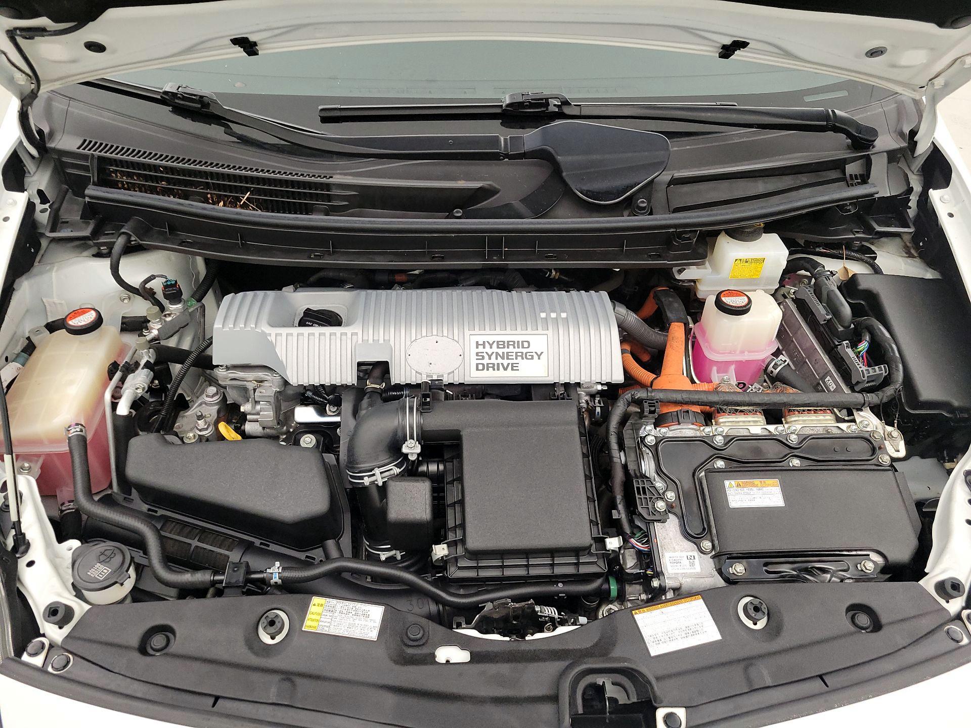 Thumbnail: 2015 Toyota Prius - 19