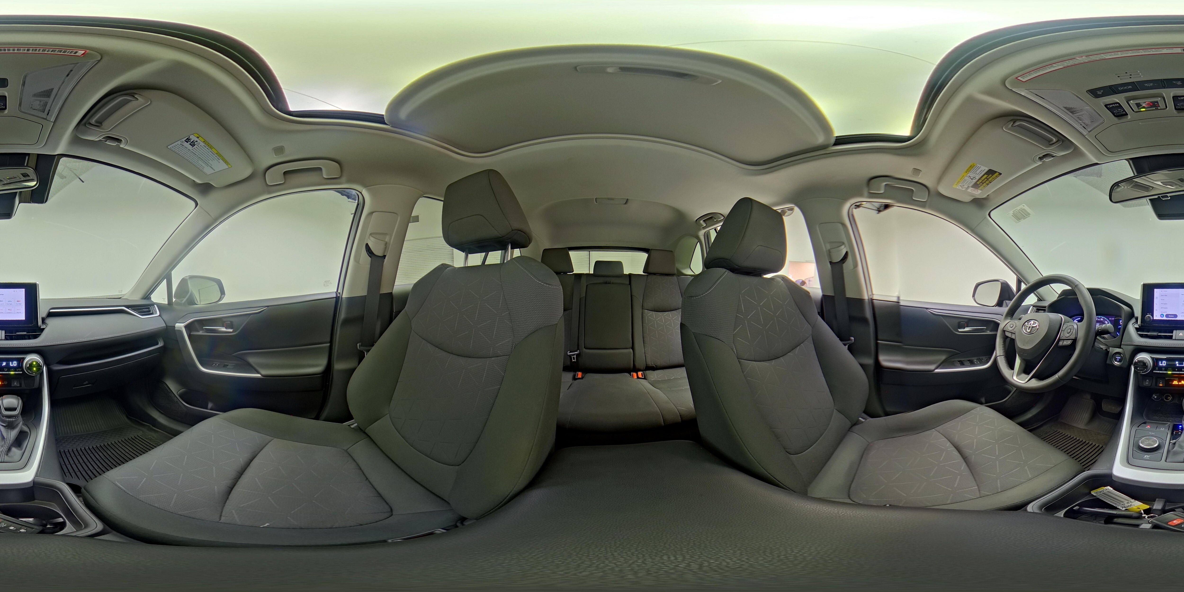 2024 Toyota RAV4 XLE - Photo 25