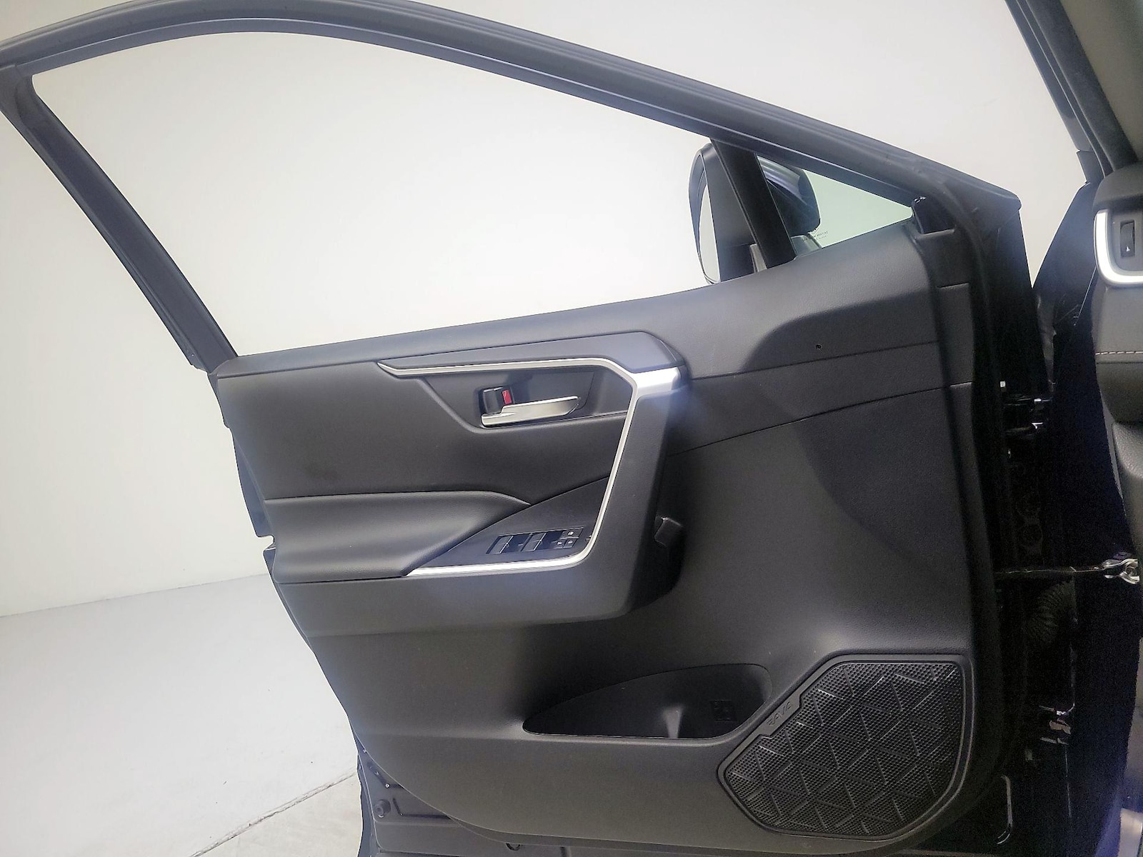 2024 Toyota RAV4 XLE - Photo 13