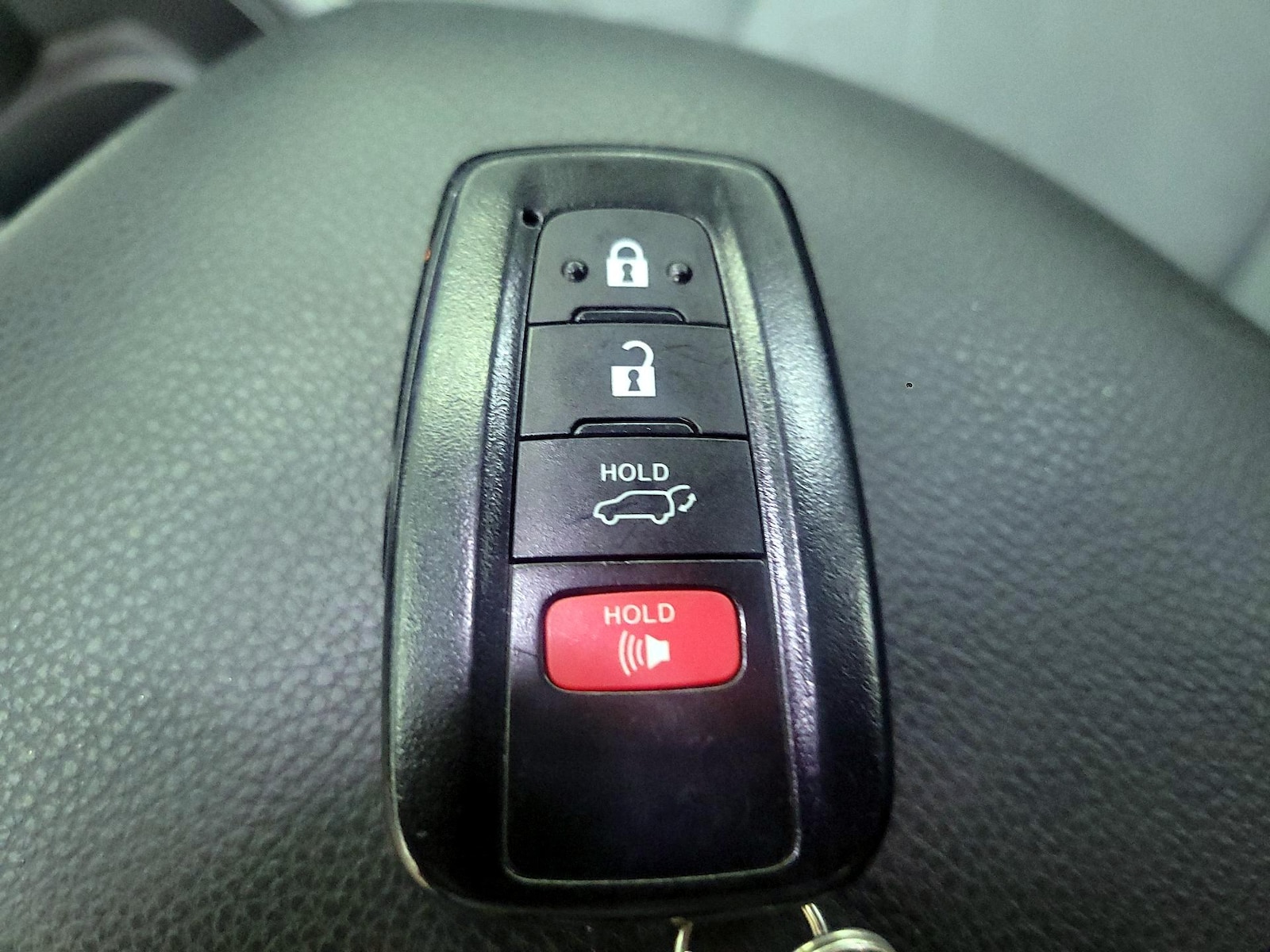 2024 Toyota RAV4 XLE - Photo 24