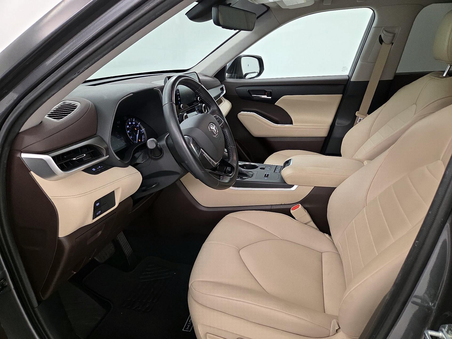 Thumbnail: 2021 Toyota Highlander - 11